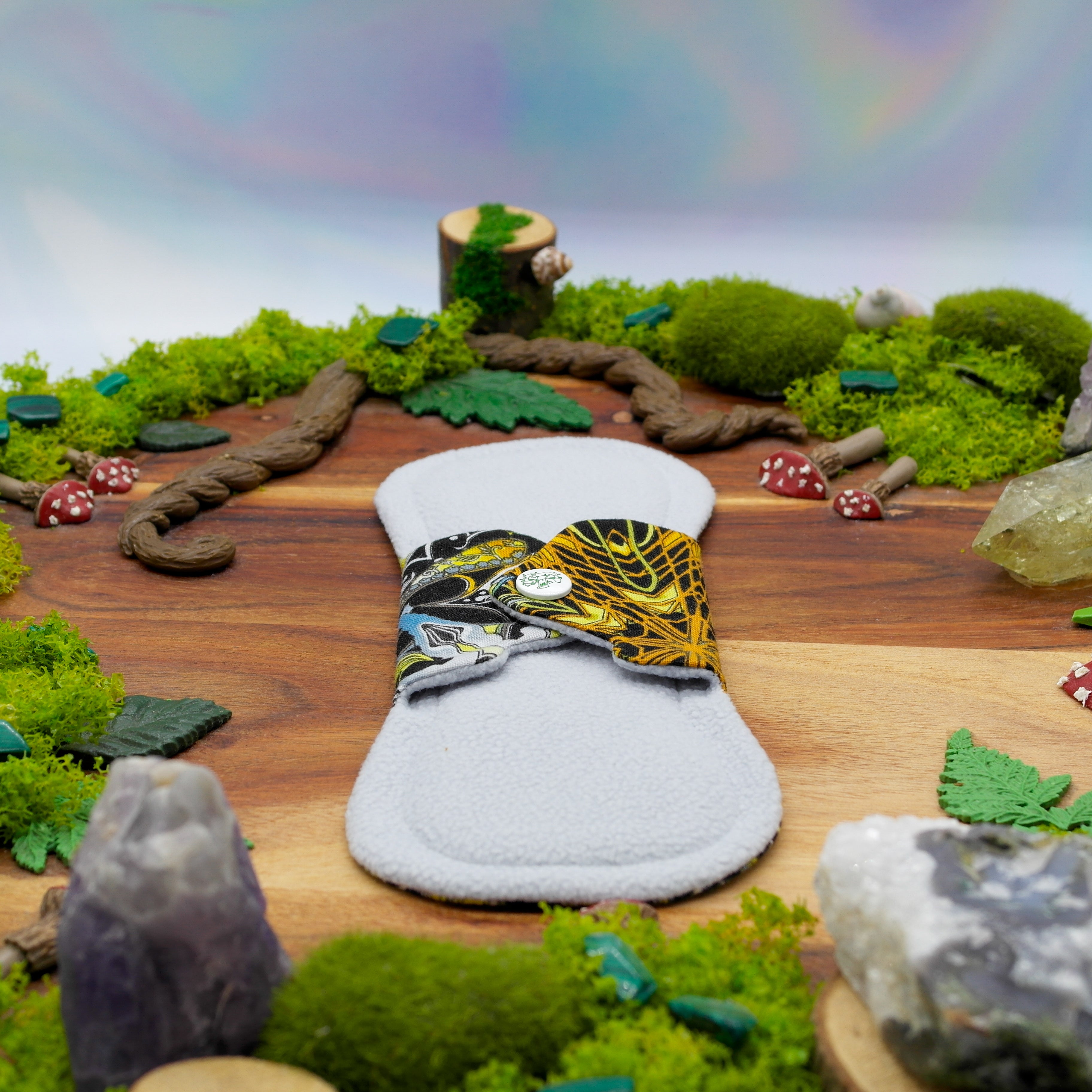 Handmade reusable cloth pad 8" Heavy (Flutter) - R&M golden