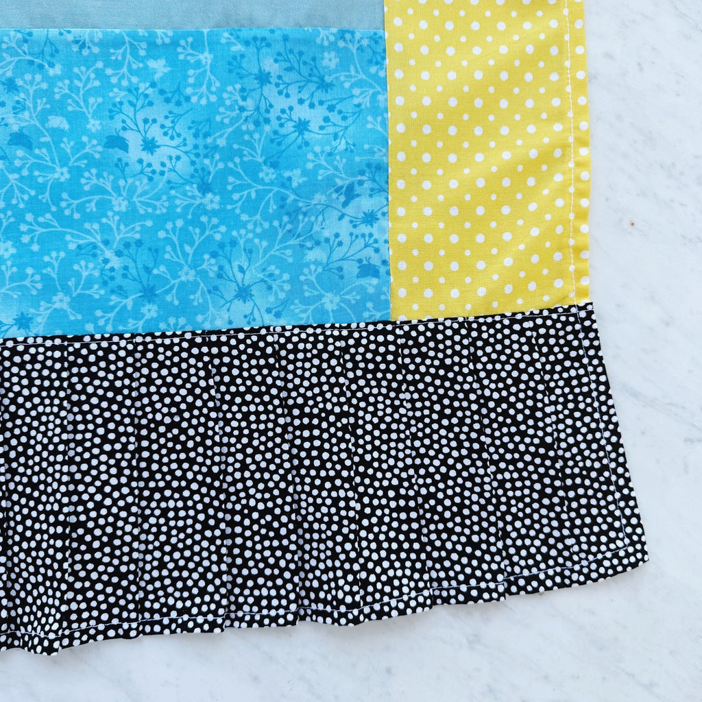 Retro caravan pinafore ladies apron with pocket.