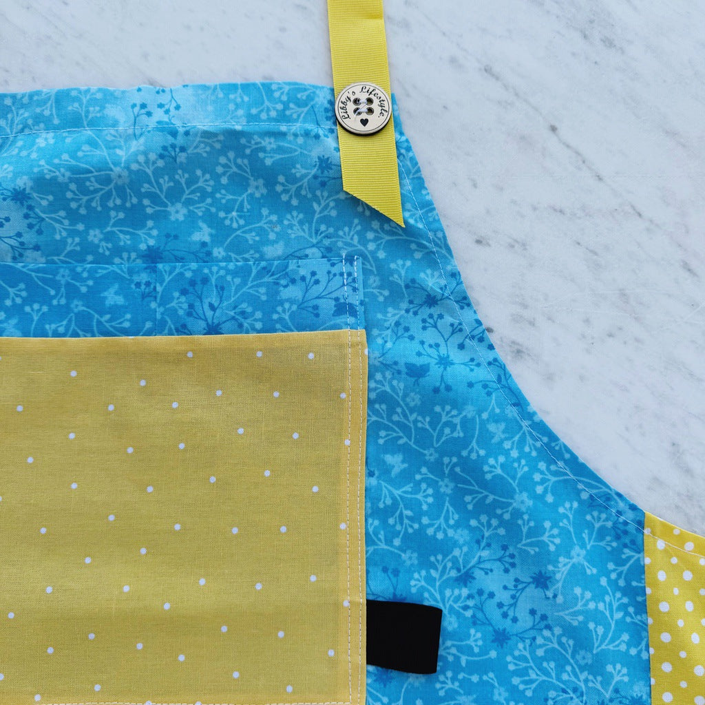 Retro caravan pinafore ladies apron with pocket.