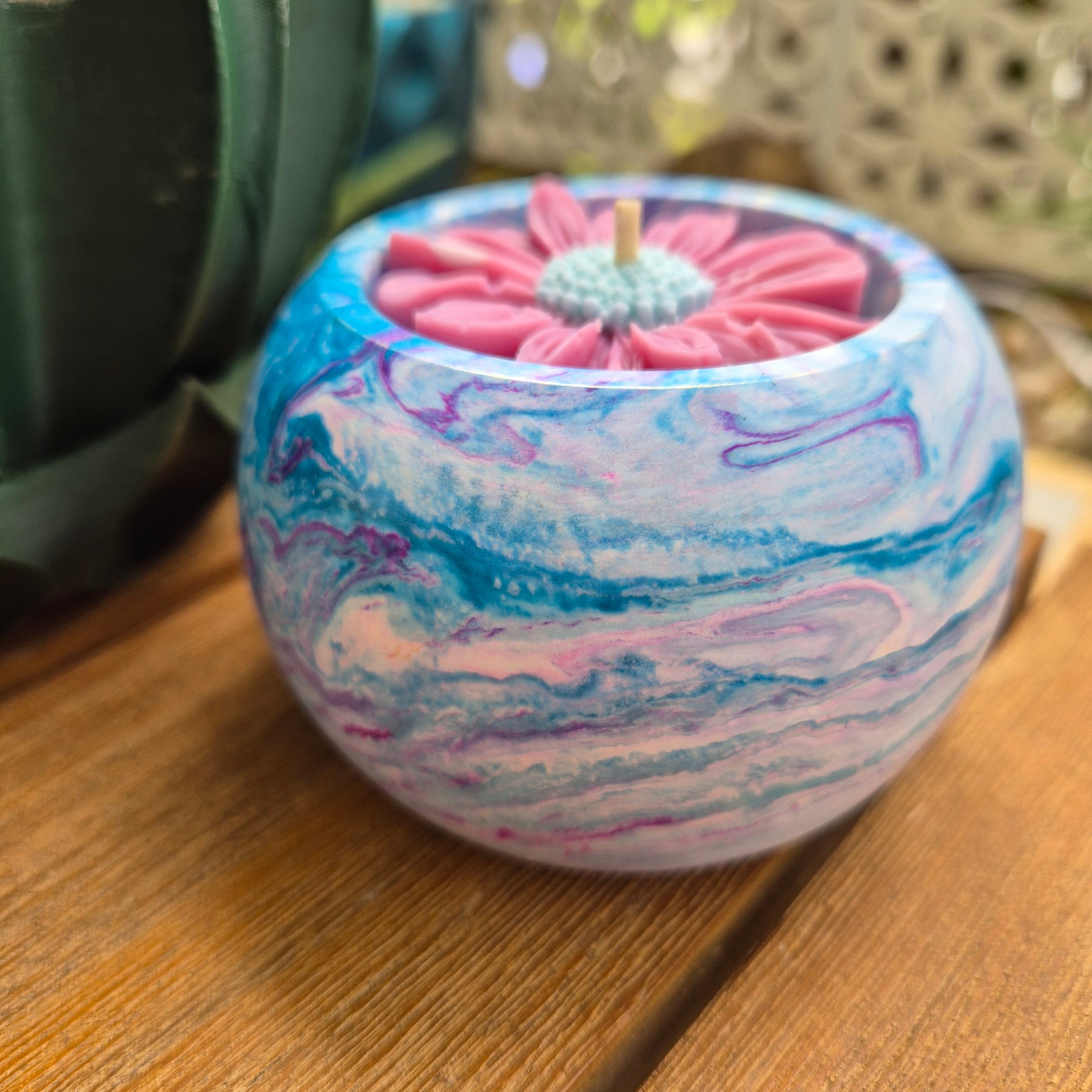 Concrete pot belly shaped bowl candle with coconut lime fragrance