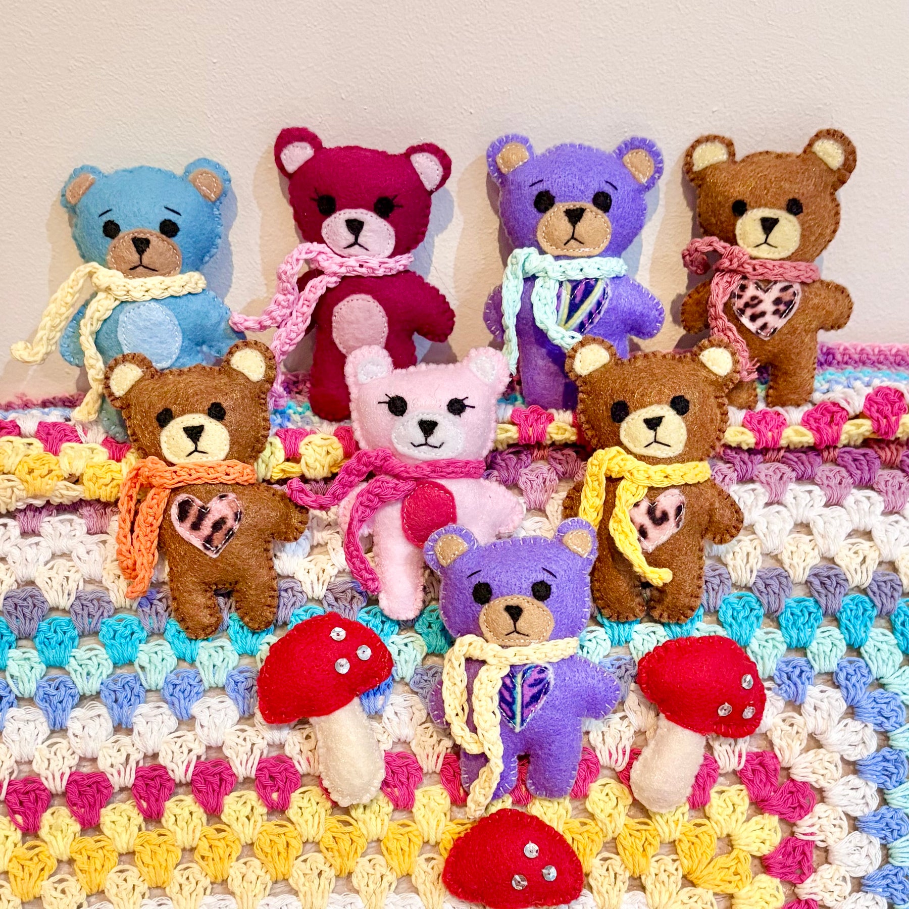 Handmade Felt Teddy Teddy Bear with Crochet Scarf – Mini 10cm Plush Toy – Pocket Bear Gift – Cute Handmade Keepsake
