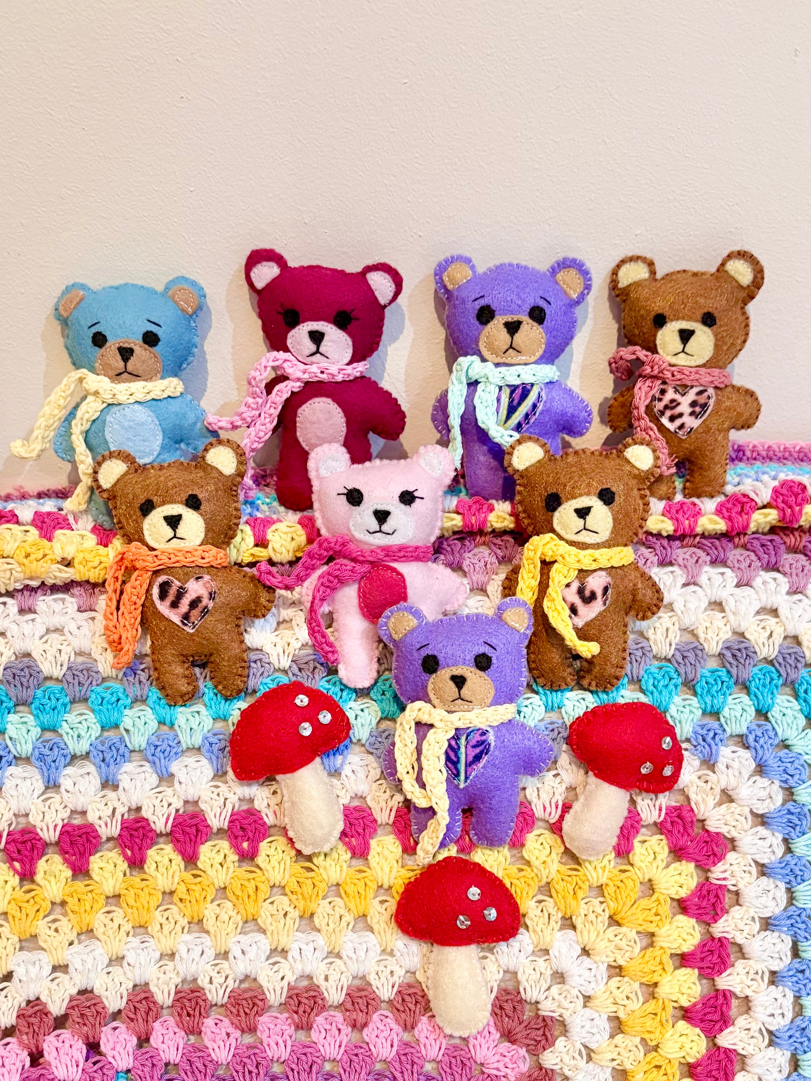 Handmade Felt Teddy Teddy Bear with Crochet Scarf – Mini 10cm Plush Toy – Pocket Bear Gift – Cute Handmade Keepsake