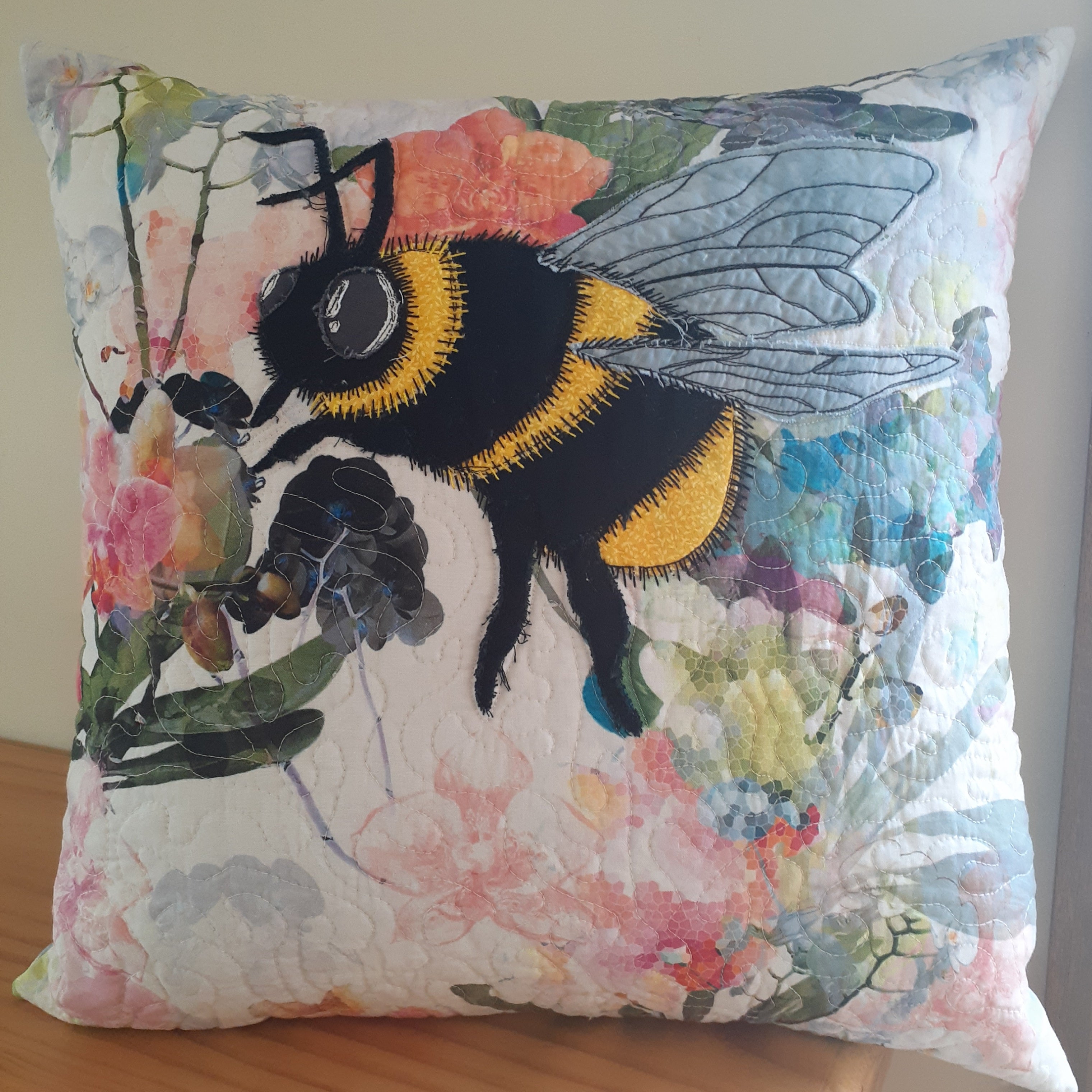 Little bumble bee cushion cover