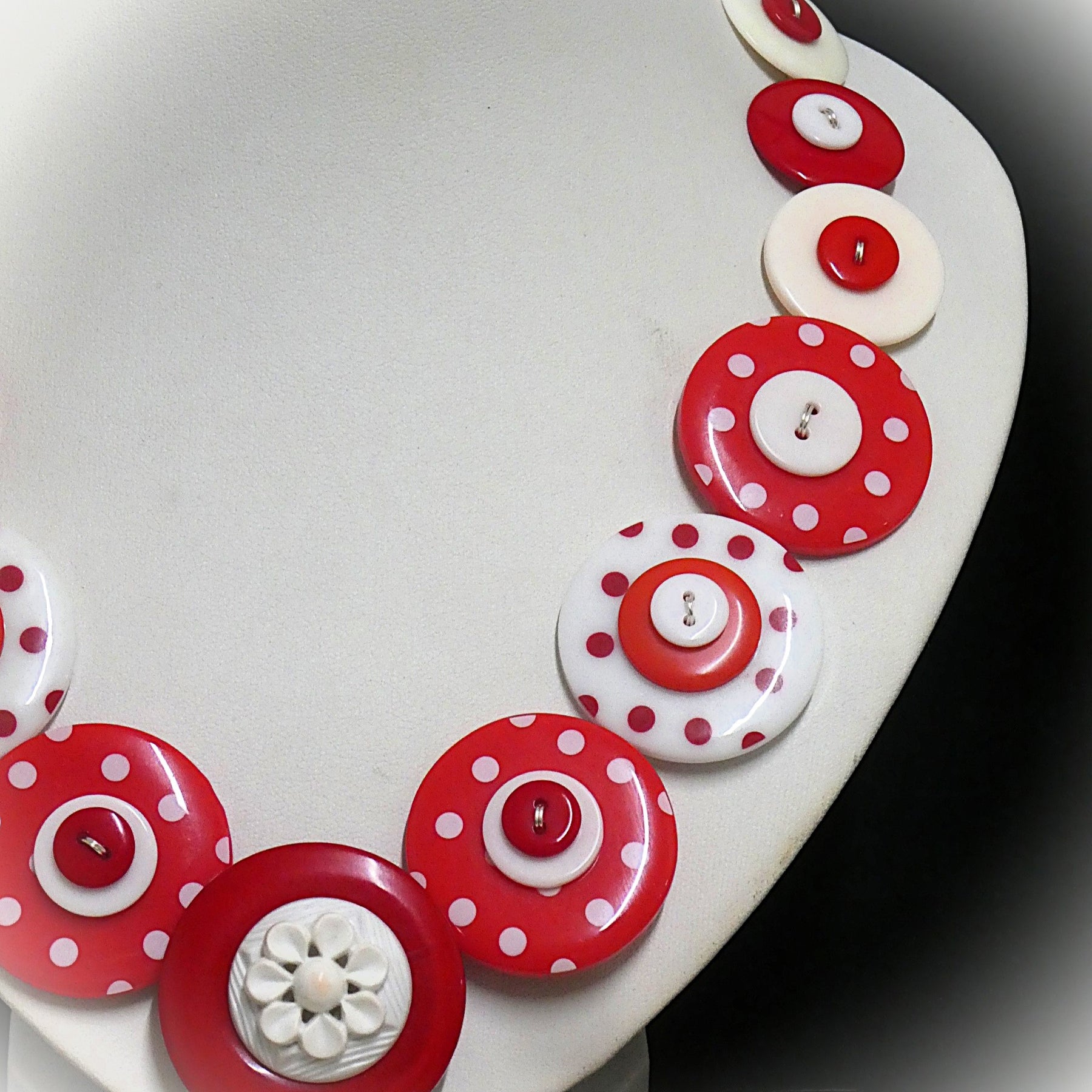 Button necklace - Red Spot