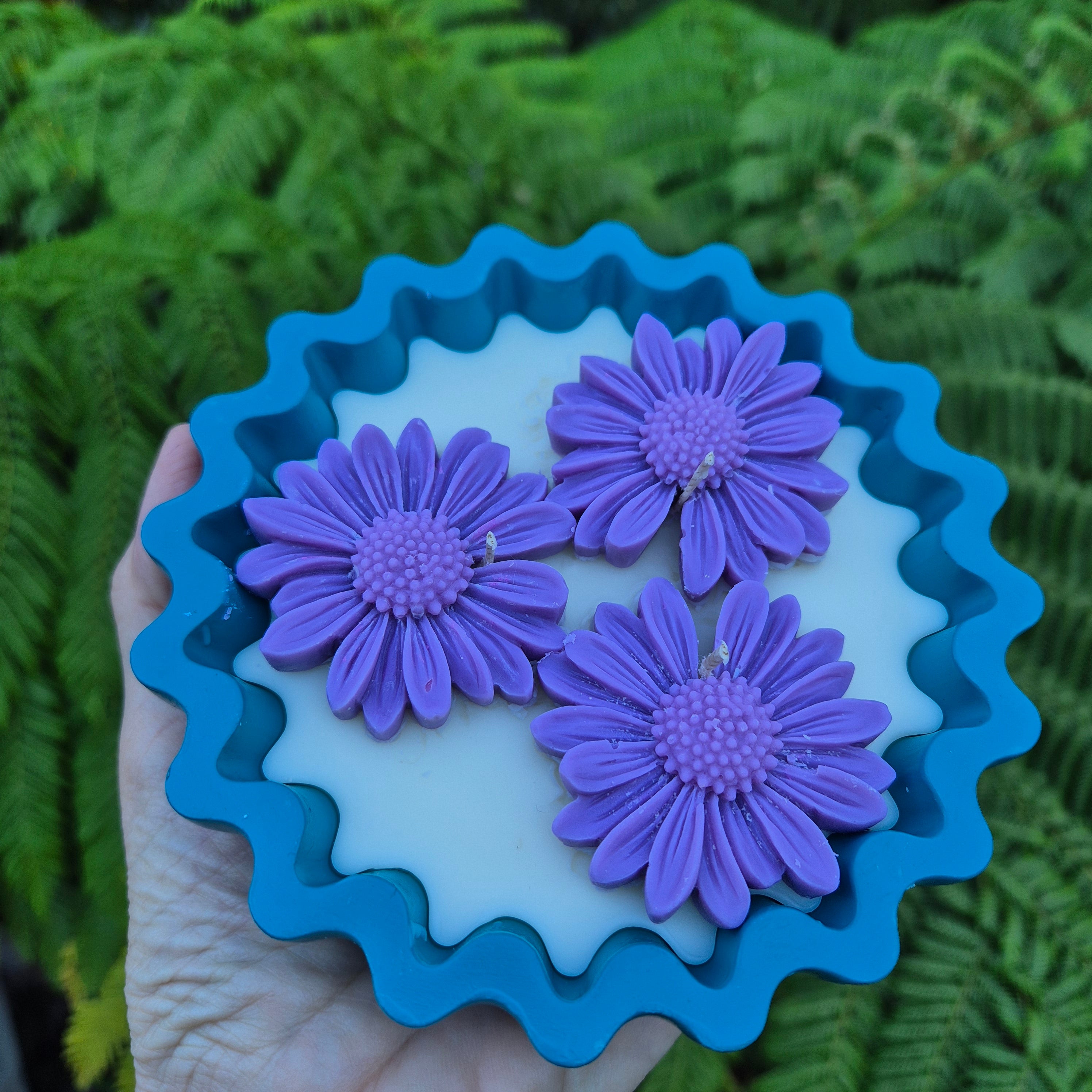 Teal Eco-concrete daisy bowl candle with fragranced soy wax