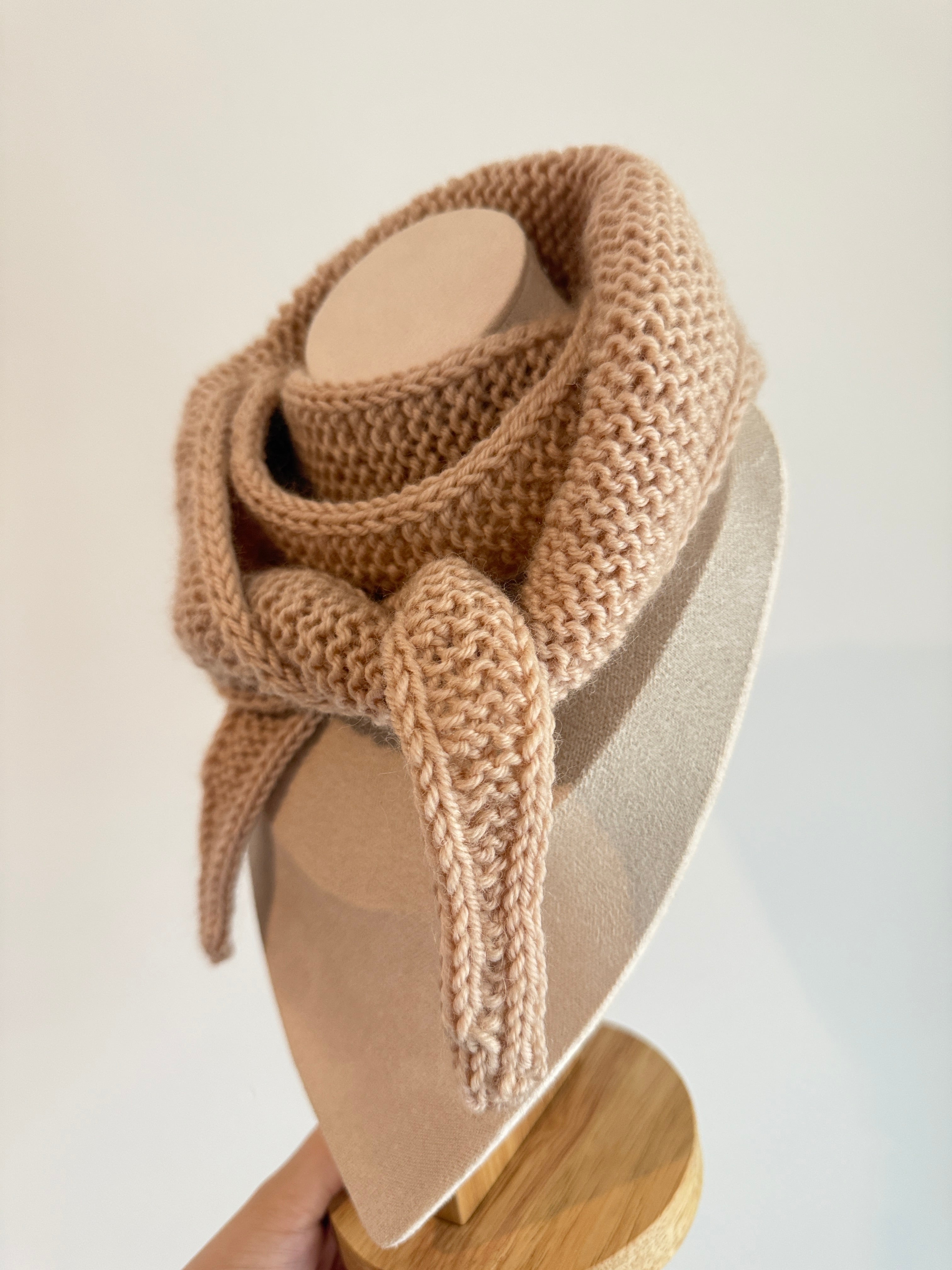 Knitted sophie scarf in beige