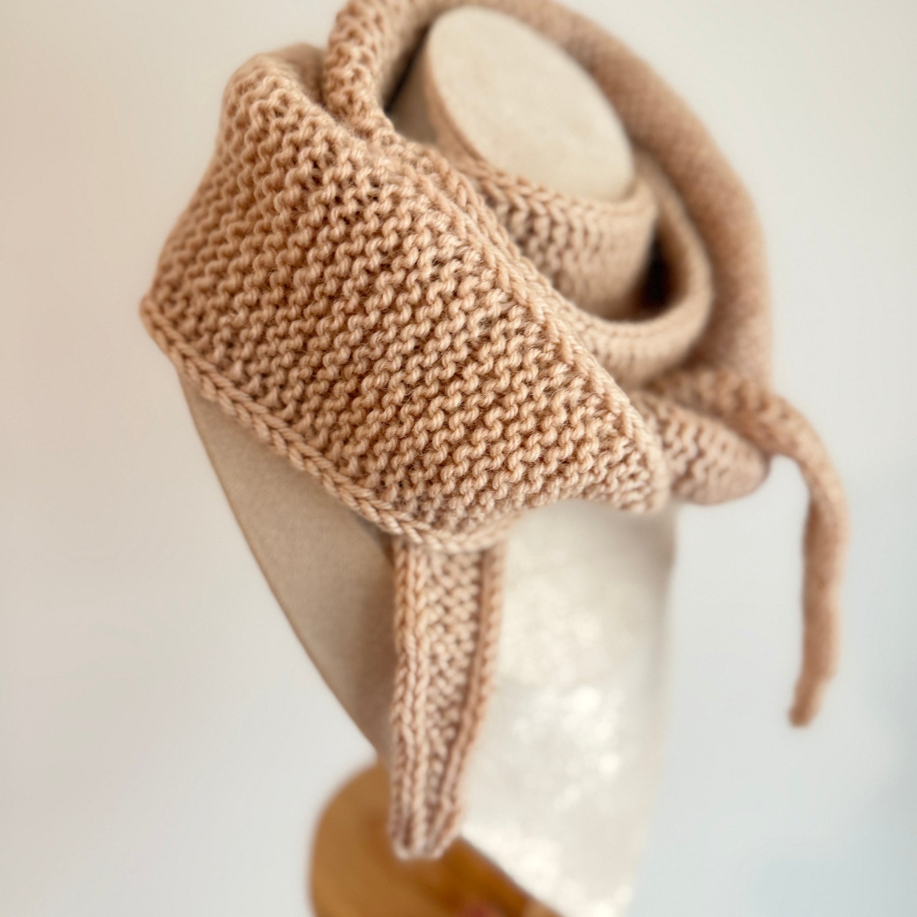 Knitted sophie scarf in beige