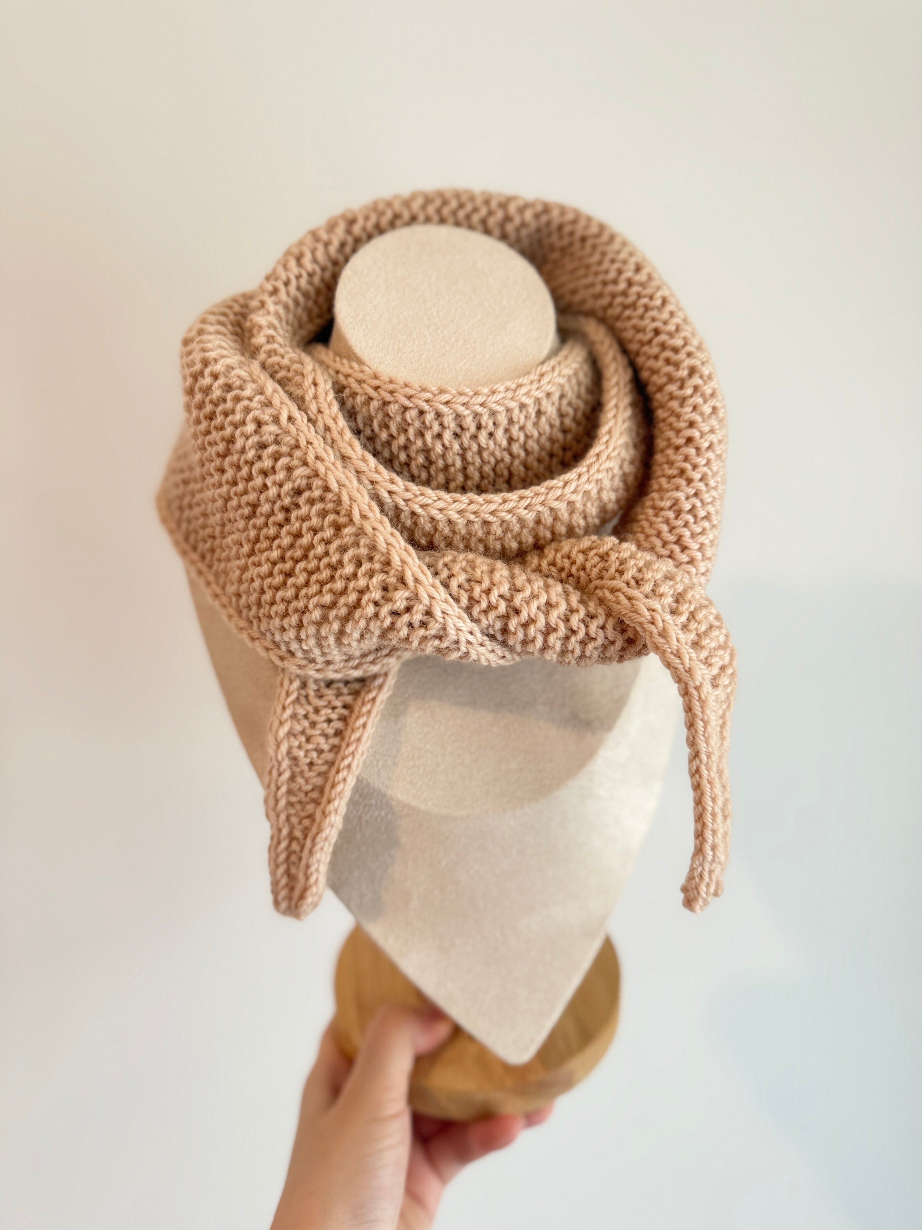 Knitted sophie scarf in beige