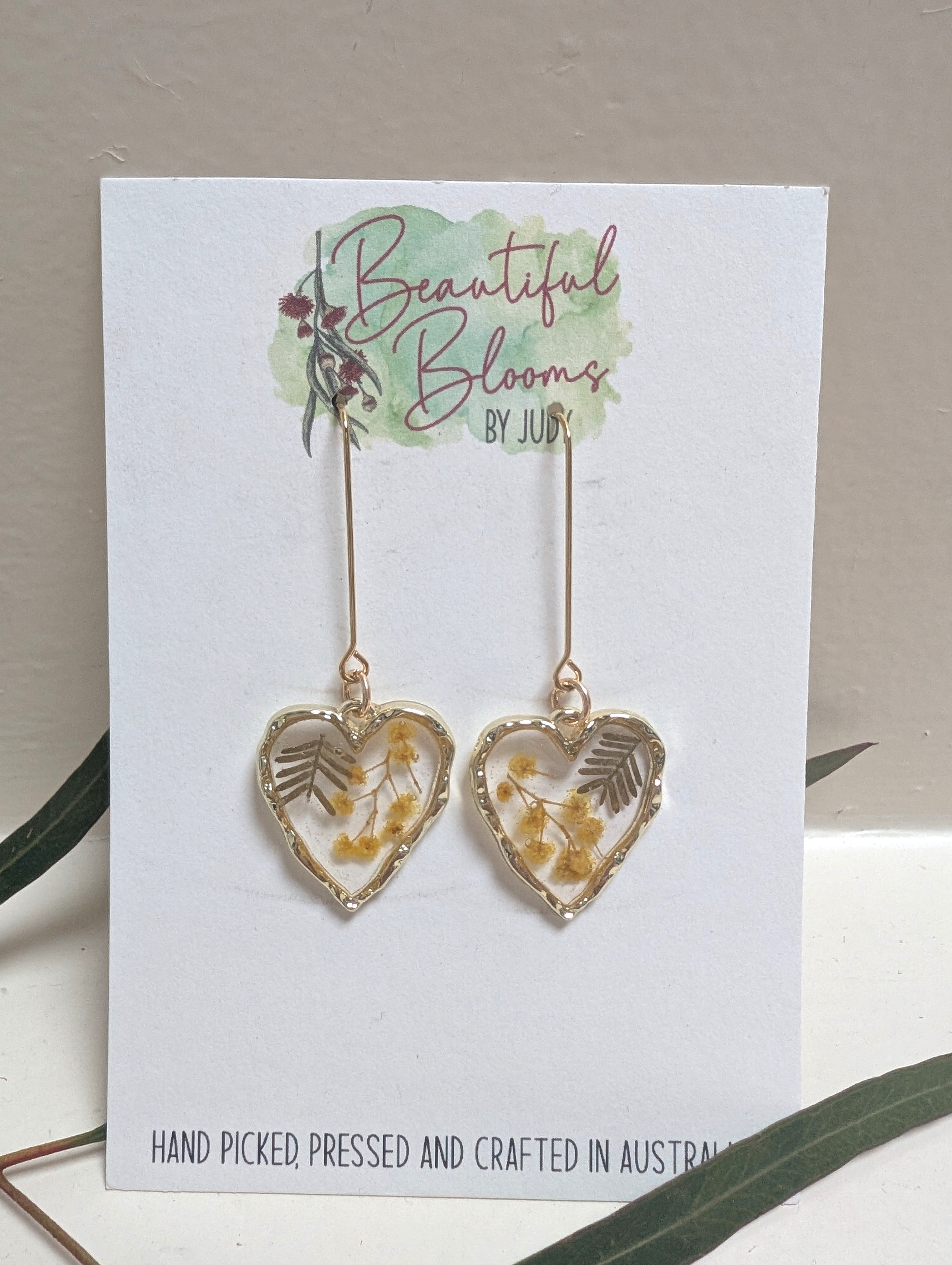 Elegant wattle earrings