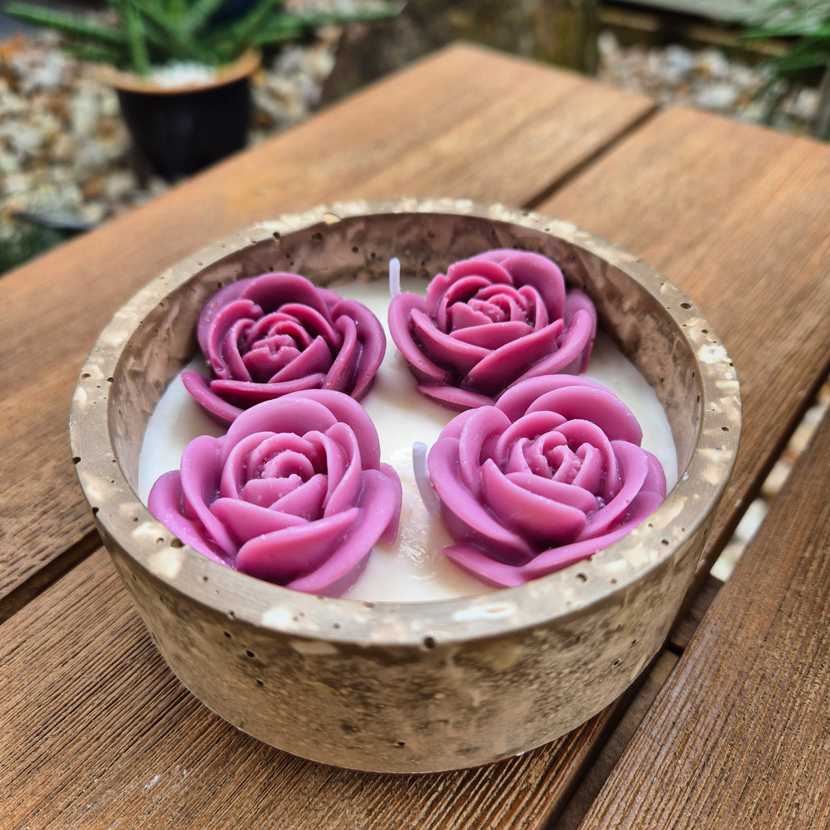 Round fluted brown concrete bowl candle with burgundy roses
