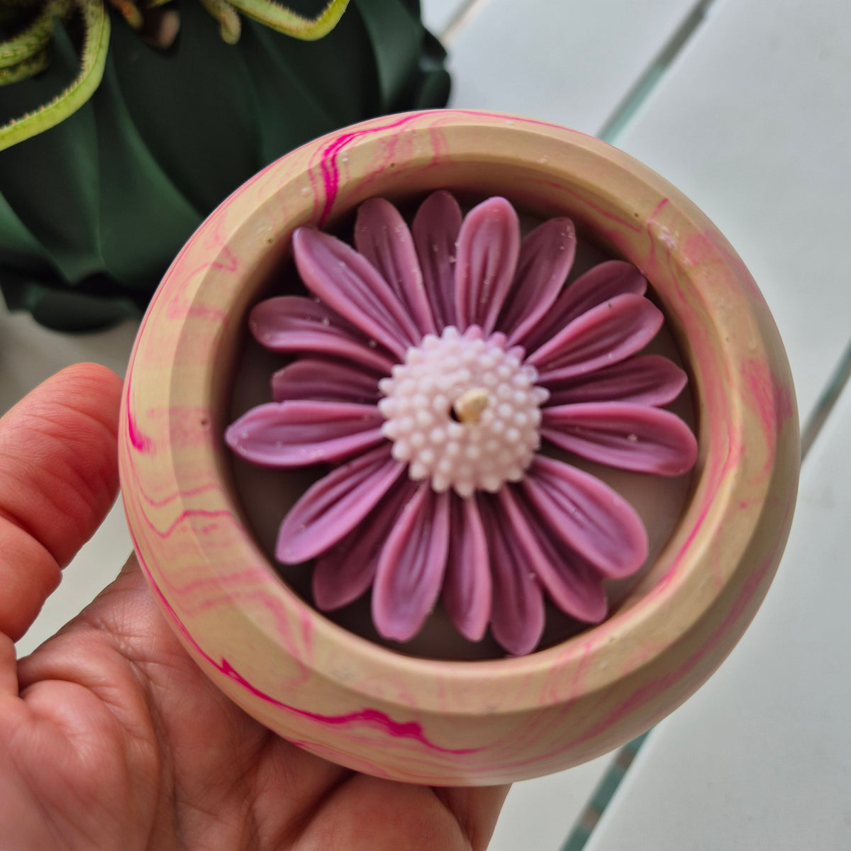 Concrete pot belly shaped bowl candle with sandalwood fragrance