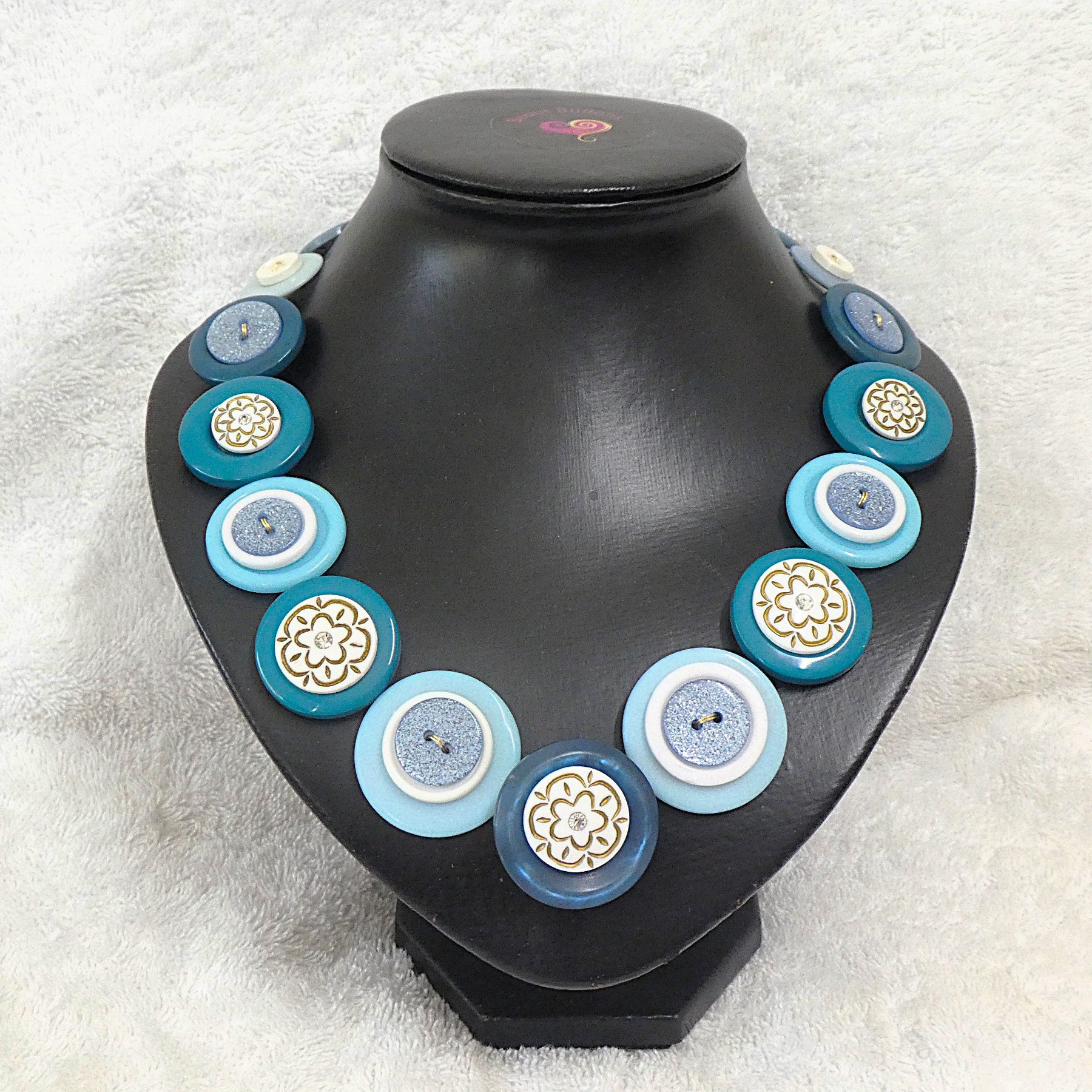Button necklace - Ice Queen