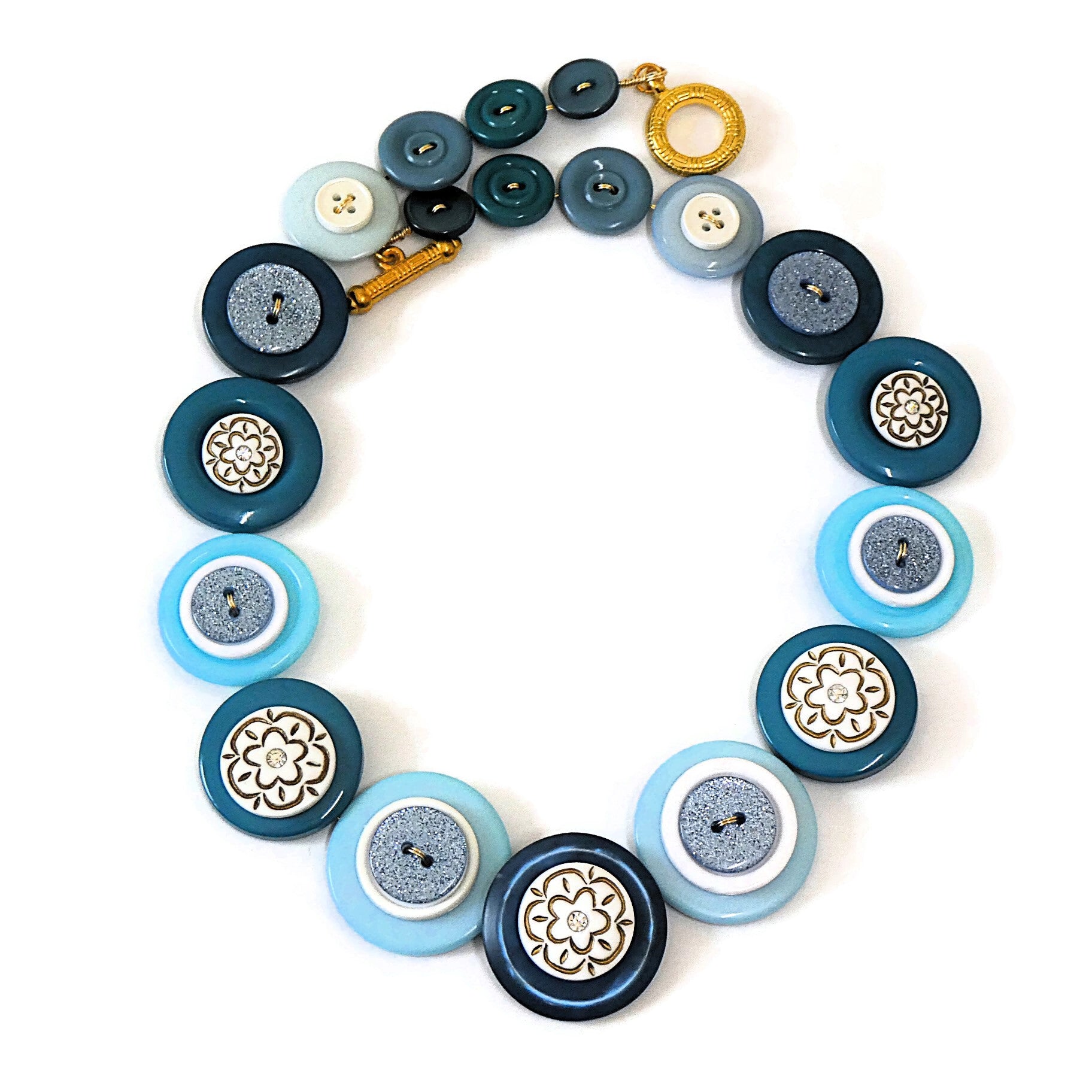 Button necklace - Ice Queen
