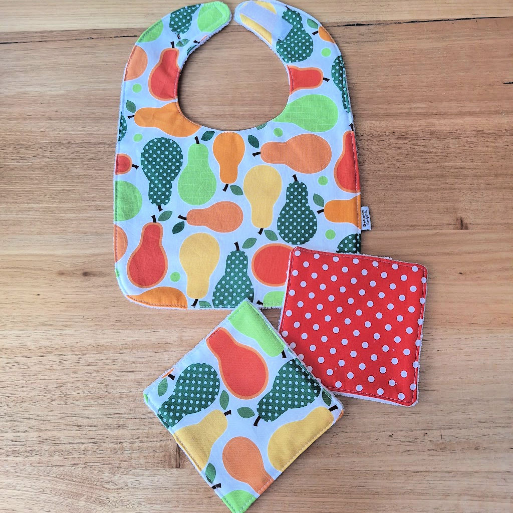 Handmade Baby Gift Set – Pear Print Bib & Washcloths