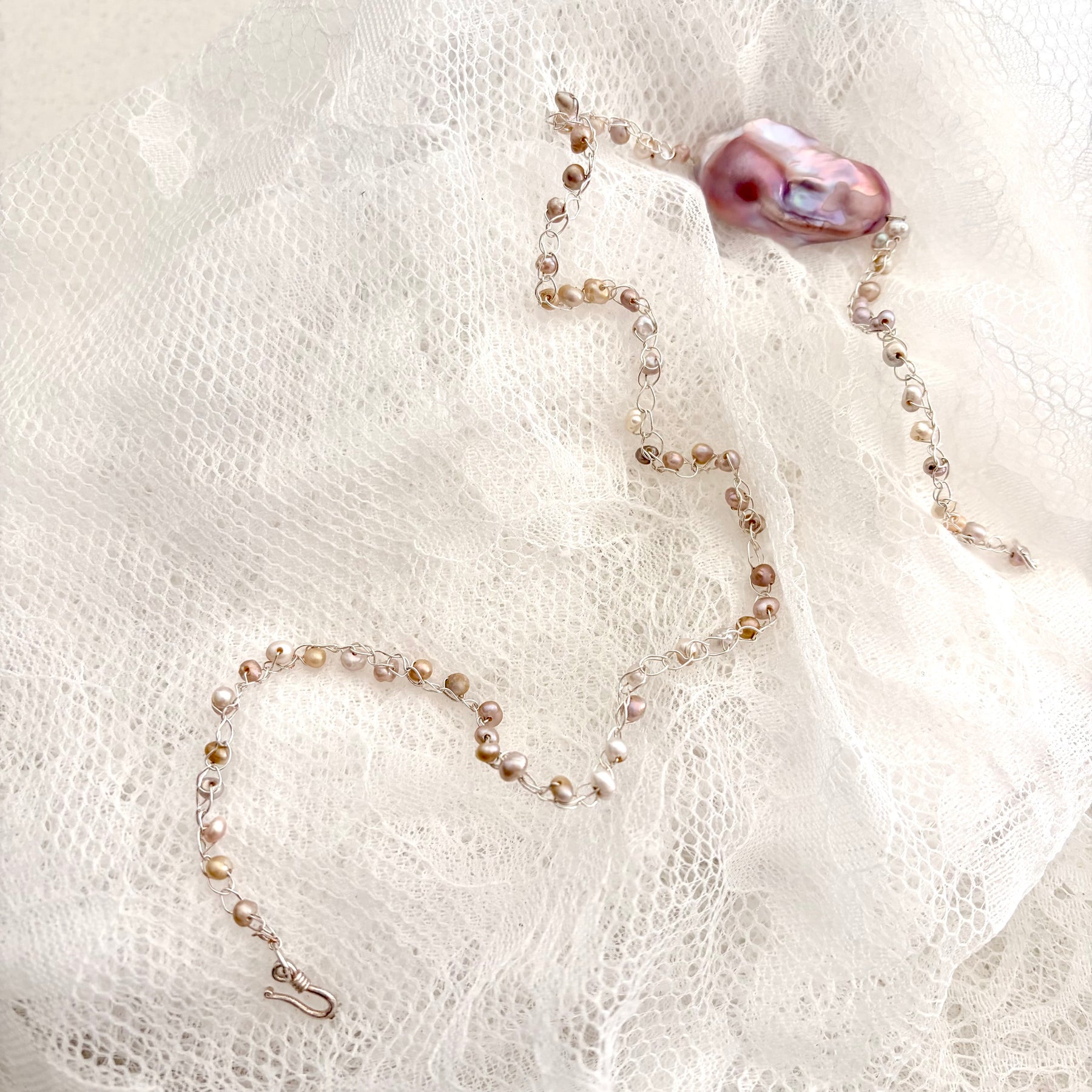“Velvet Bloom” Pearls Bracelet