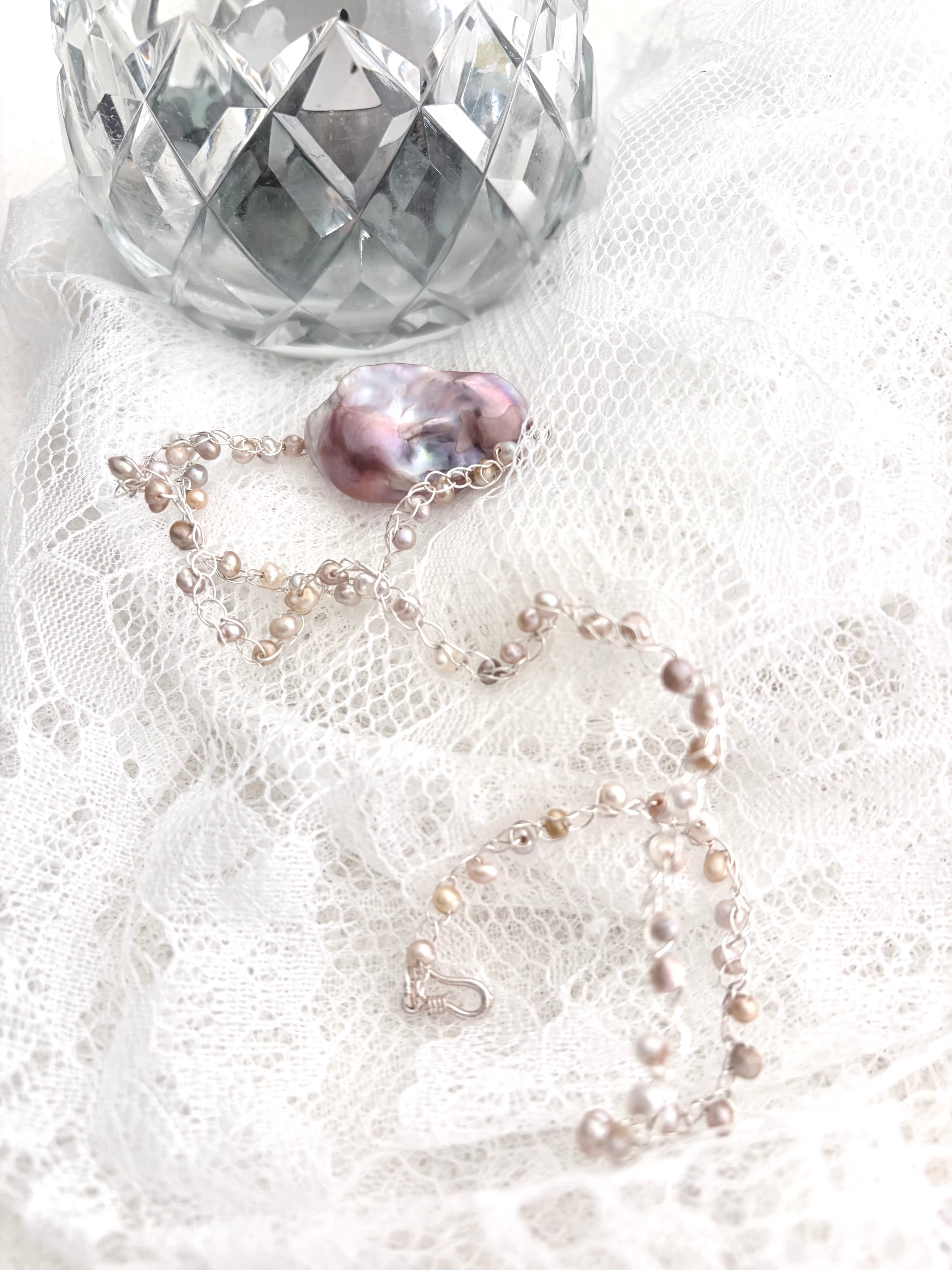 “Velvet Bloom” Pearls Bracelet