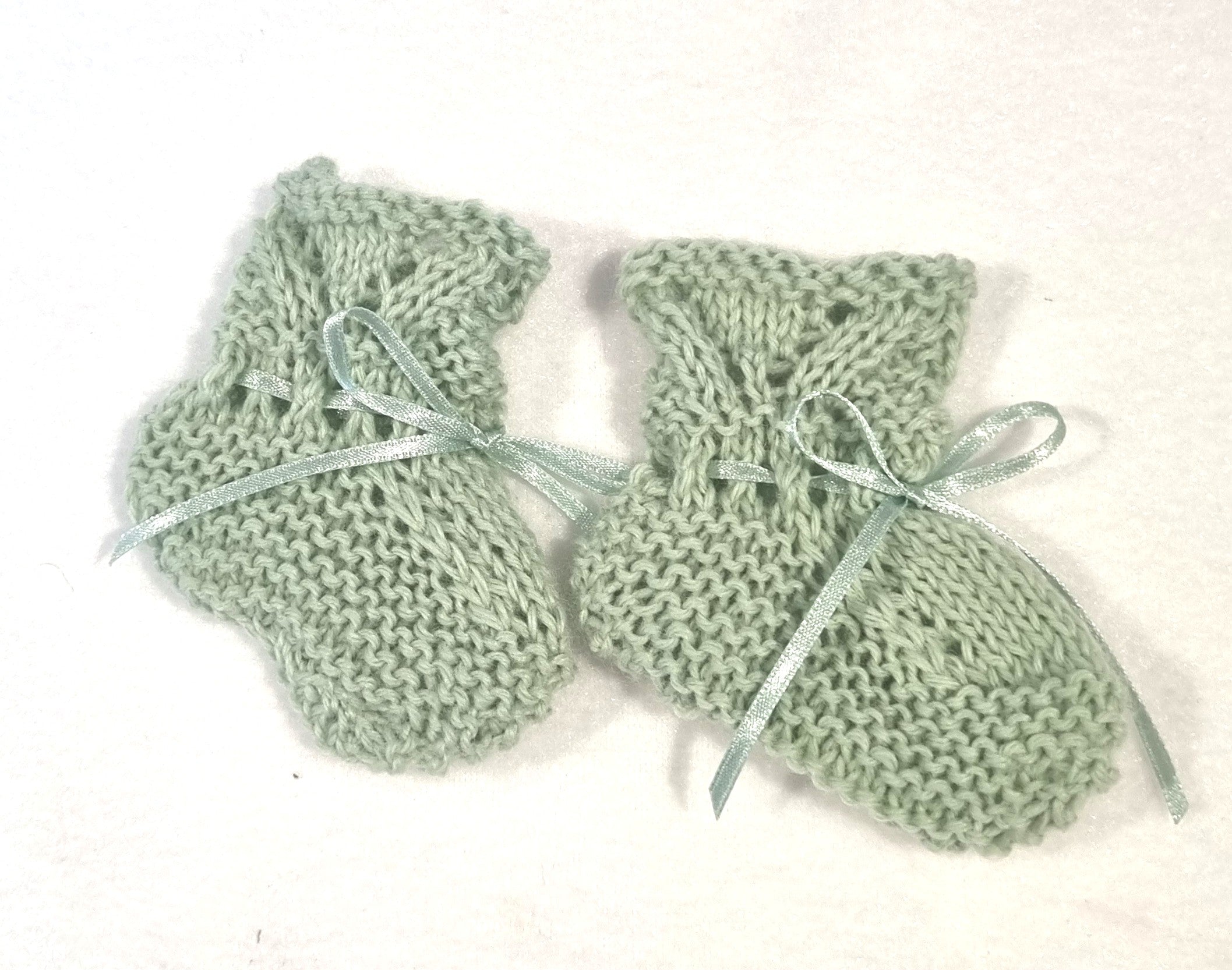 Hand knitted 3 piece Reborn Baby/Premmie hand knitted outfit - Newborn gift set - BB01