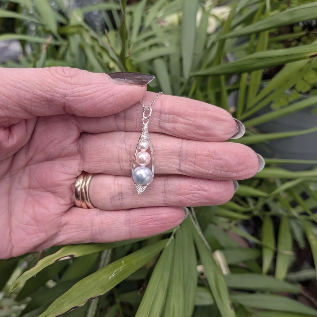 Family Pod Necklace,3 Peas in a Pod