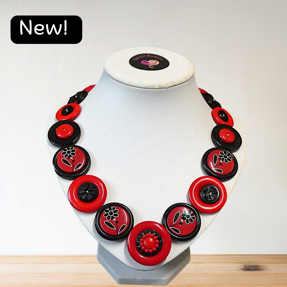 Button necklace - Black Tulip