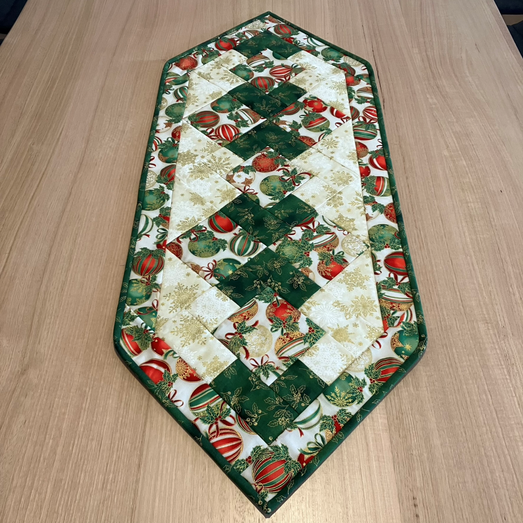 Christmas table runner handmade quilted Australia