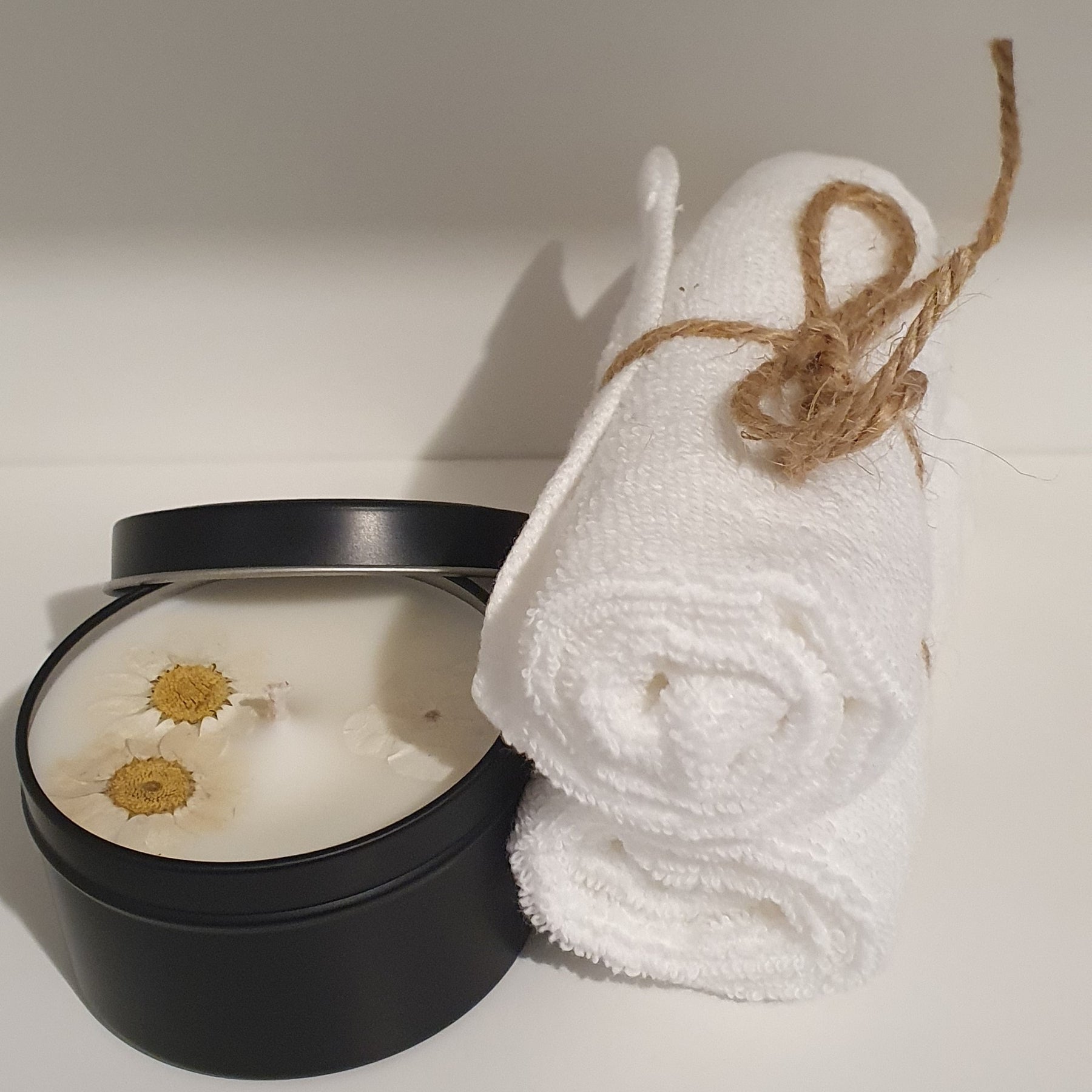 Clean Linen Soy Candle - Light Fragrance, Homemade in Australia, Gift Box With Ribbon, Perfect for Any Occasion.