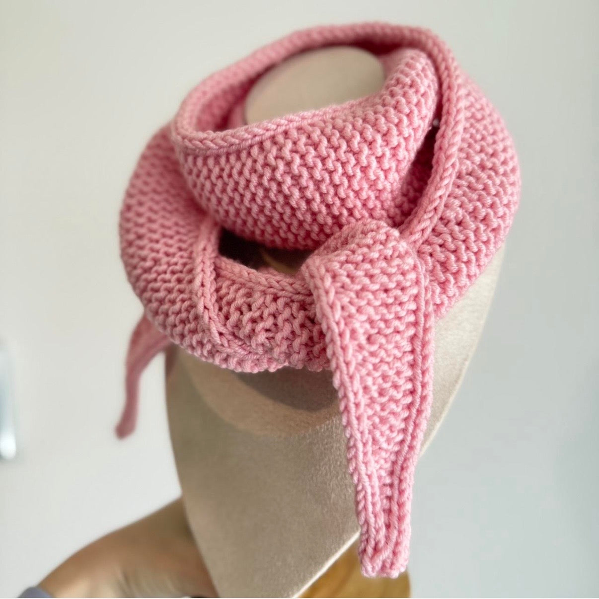 Knitted wool sophie scarf in Pink