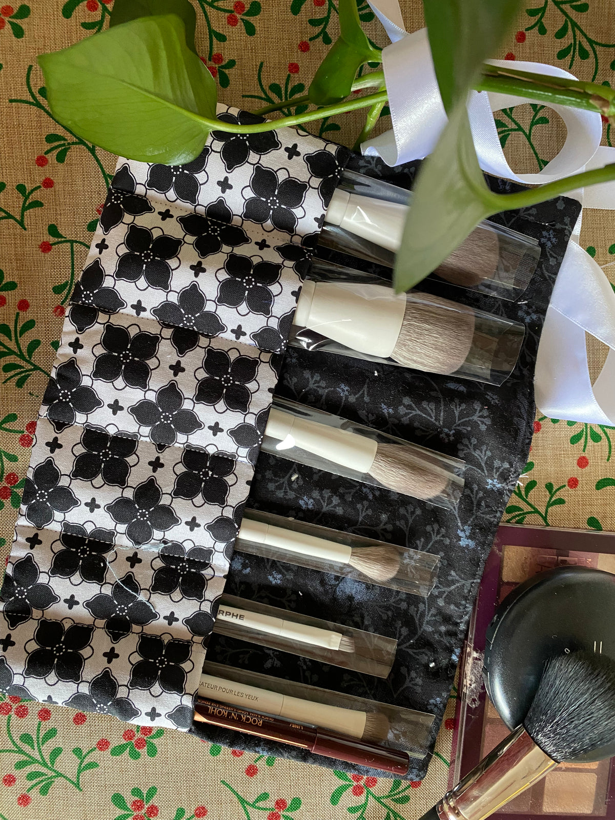 Black & White Floral Cosmetic Makeup Brush Roll