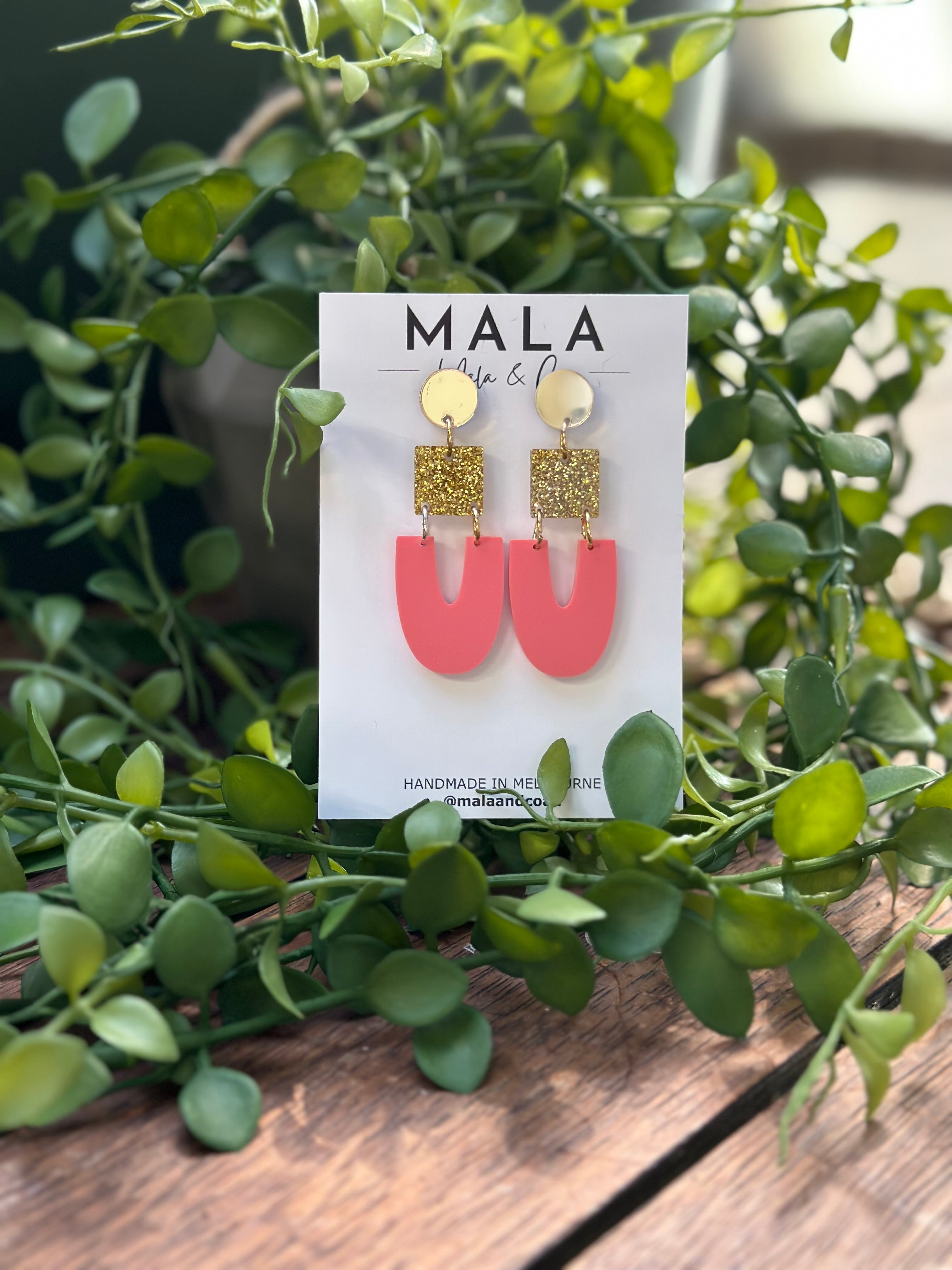 Mia Dangles