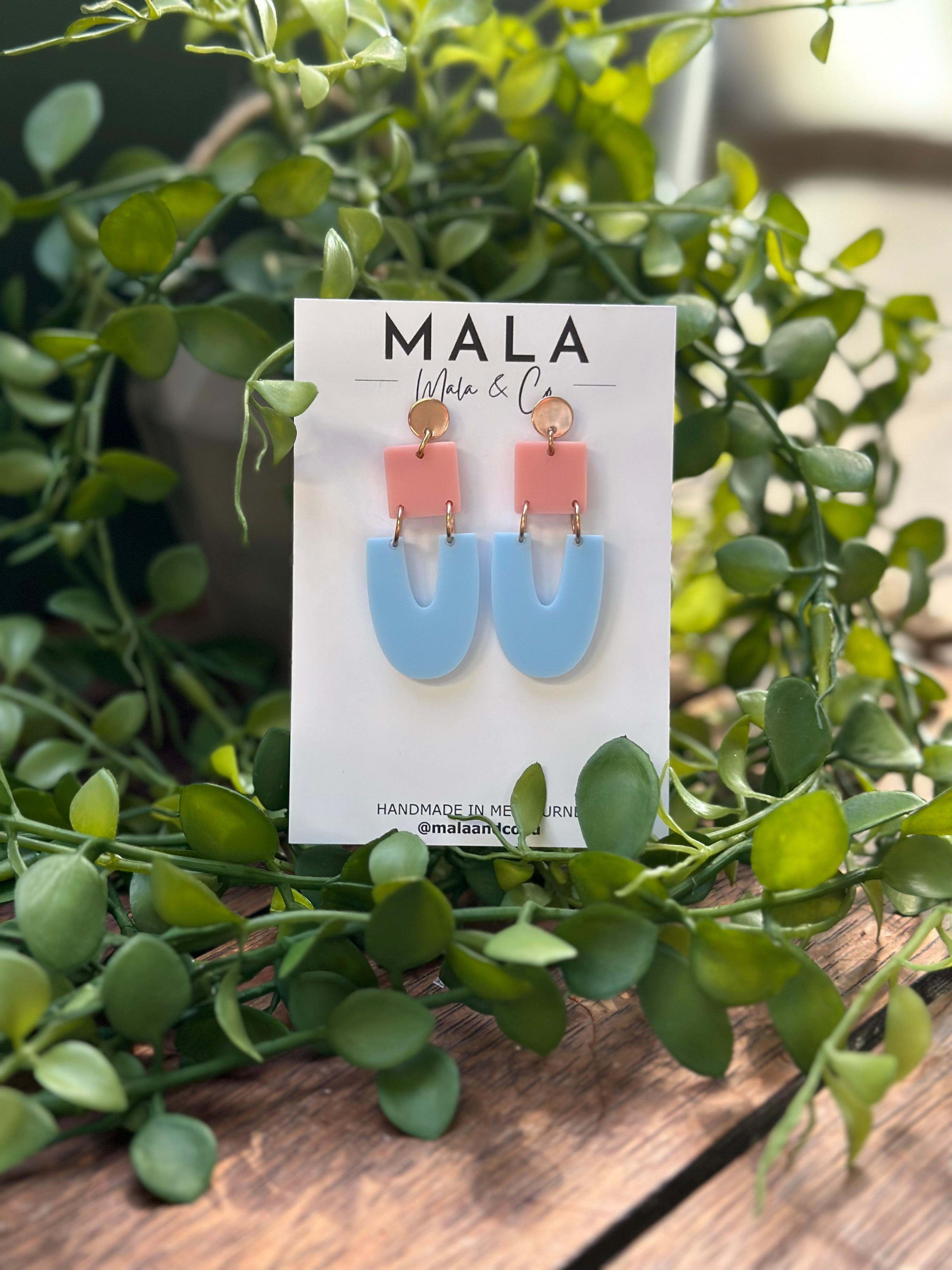 Mia Dangles