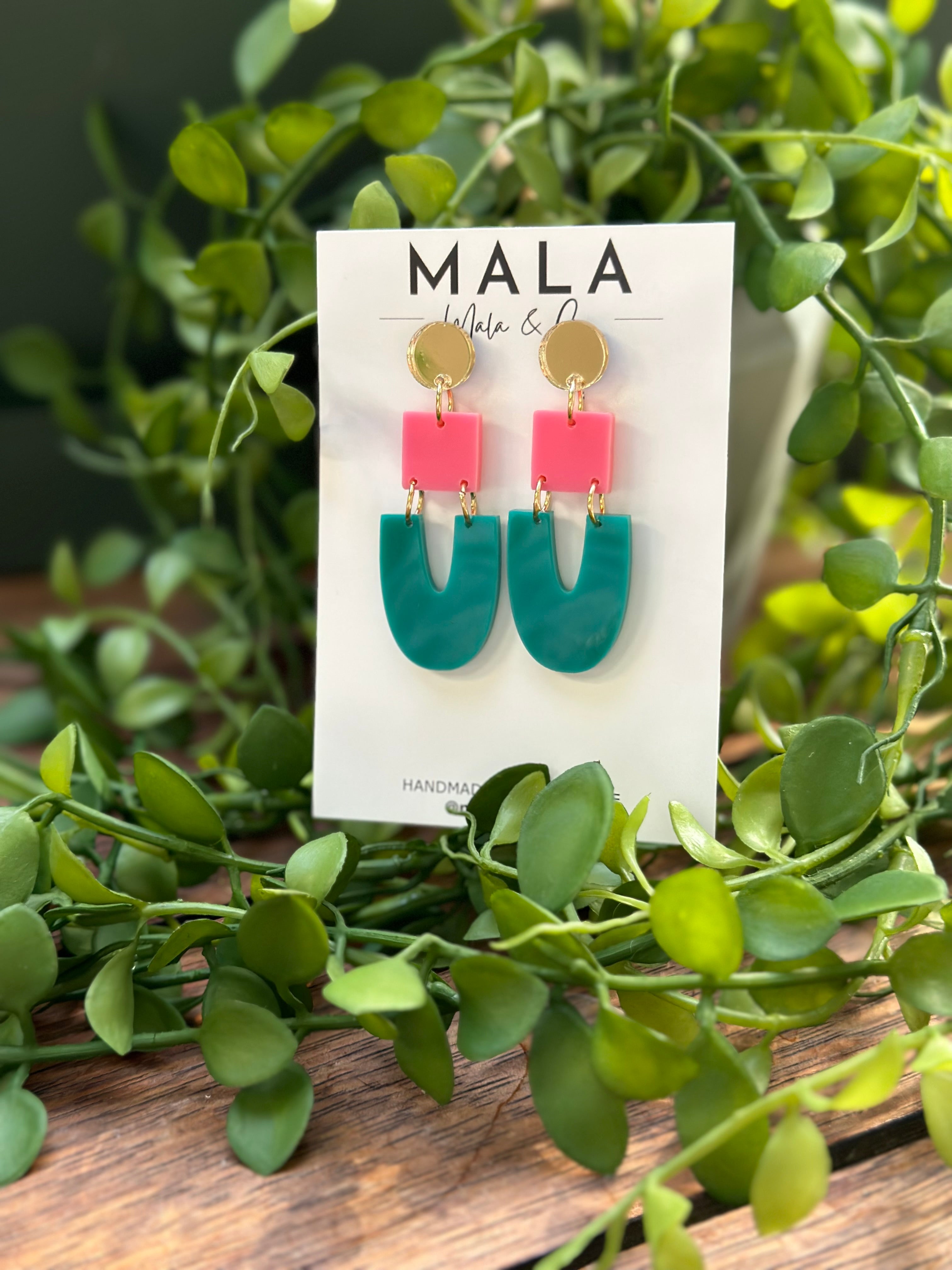 Mia Dangles