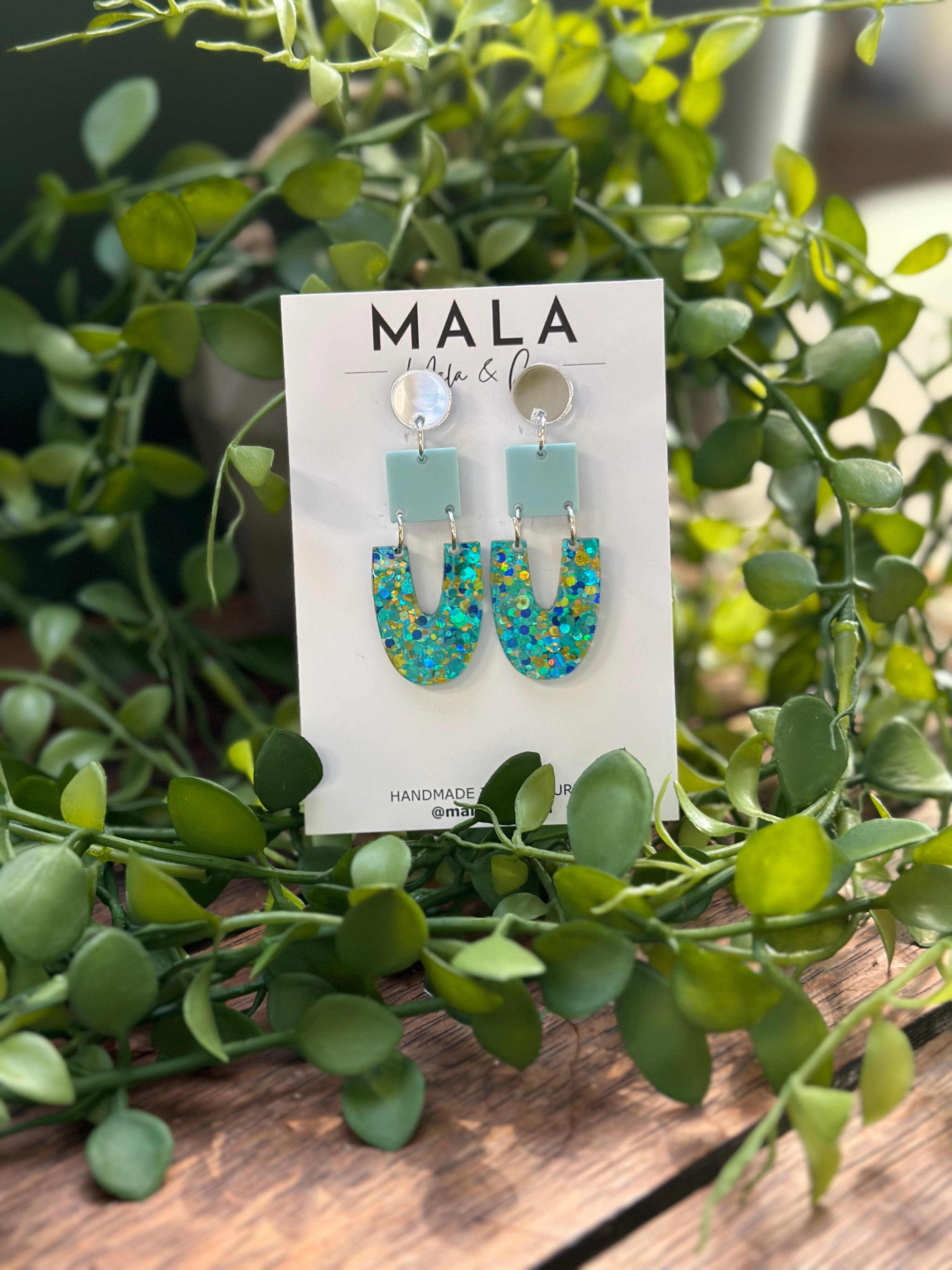 Mia Dangles