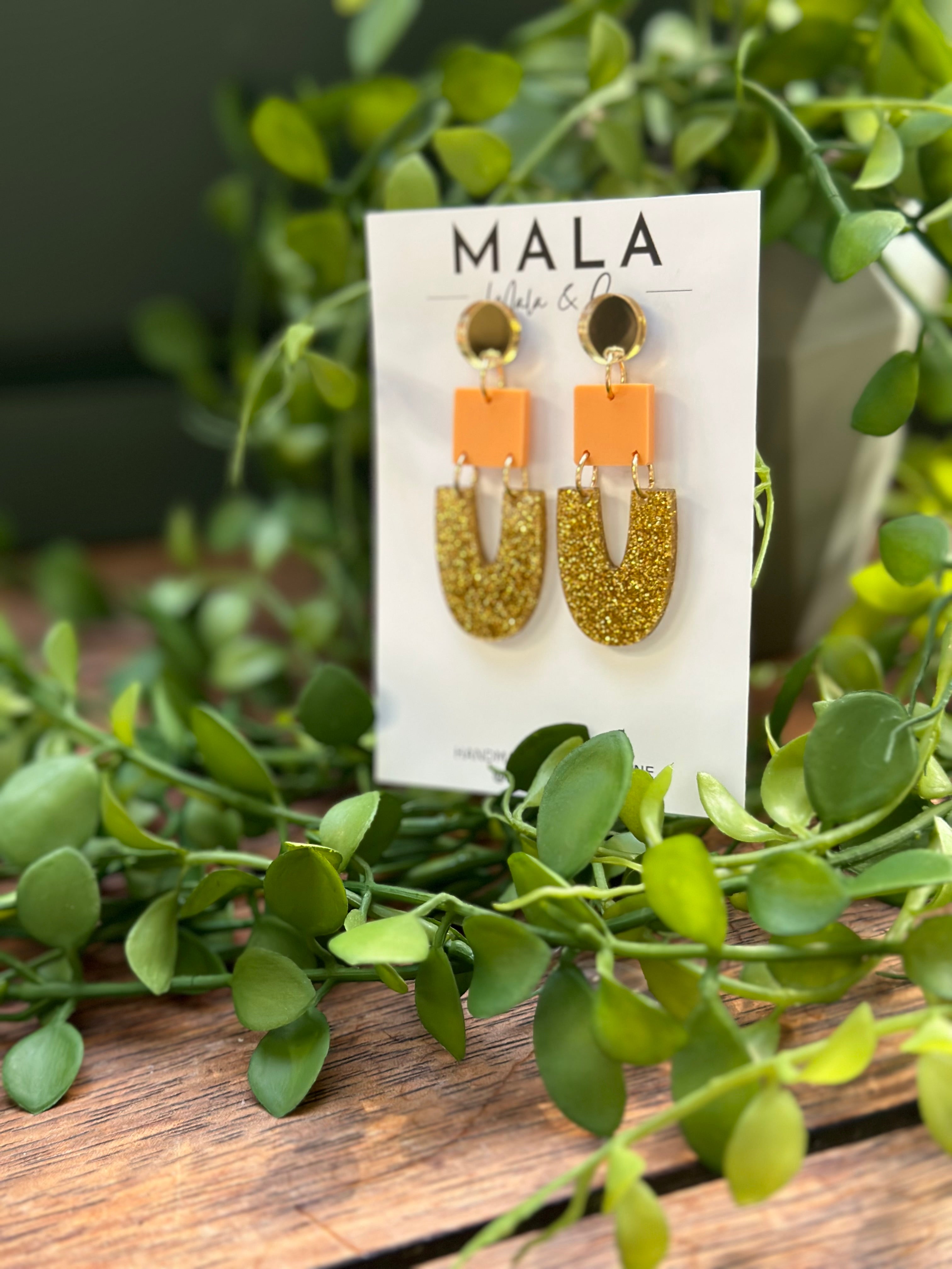 Mia Dangles