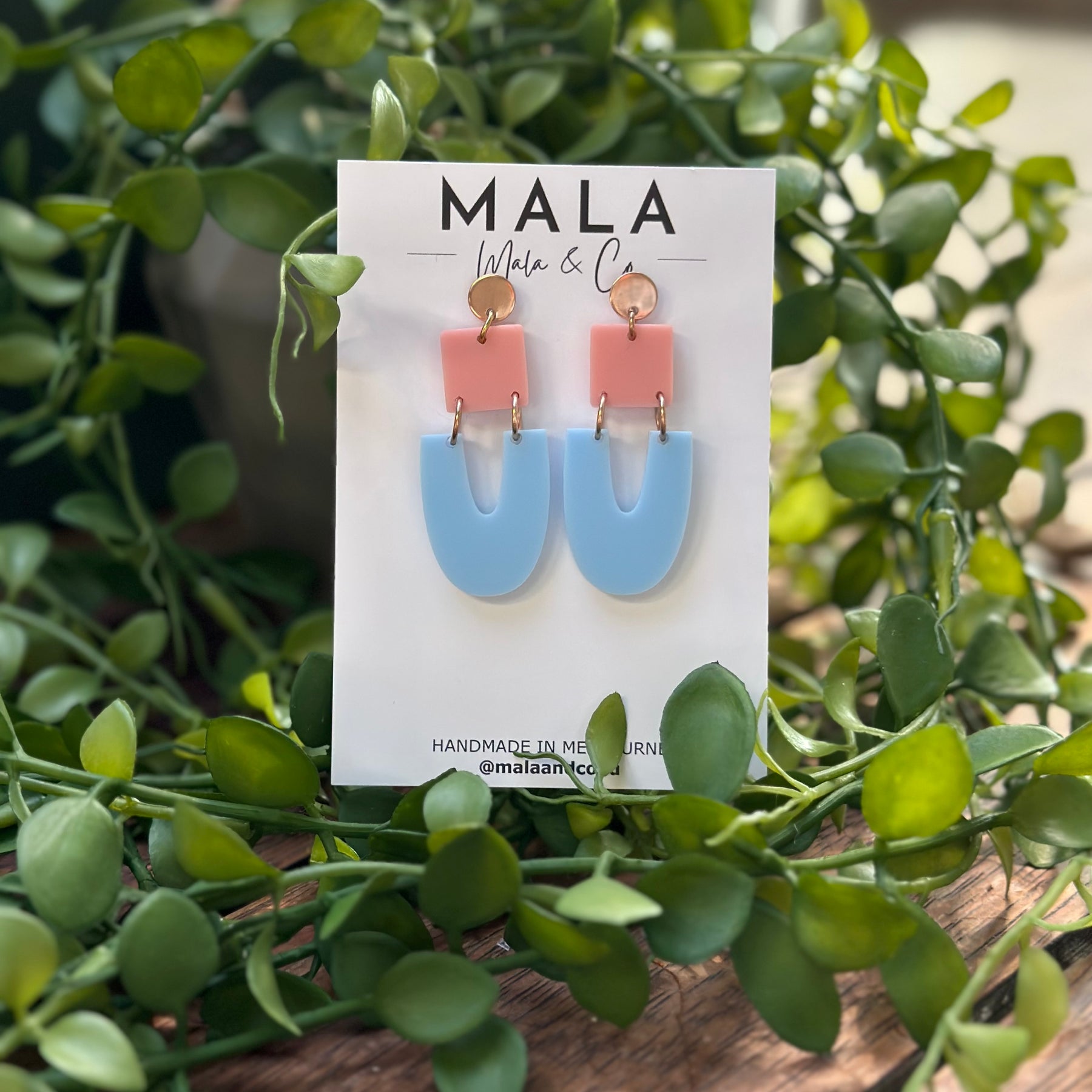 Mia Dangles