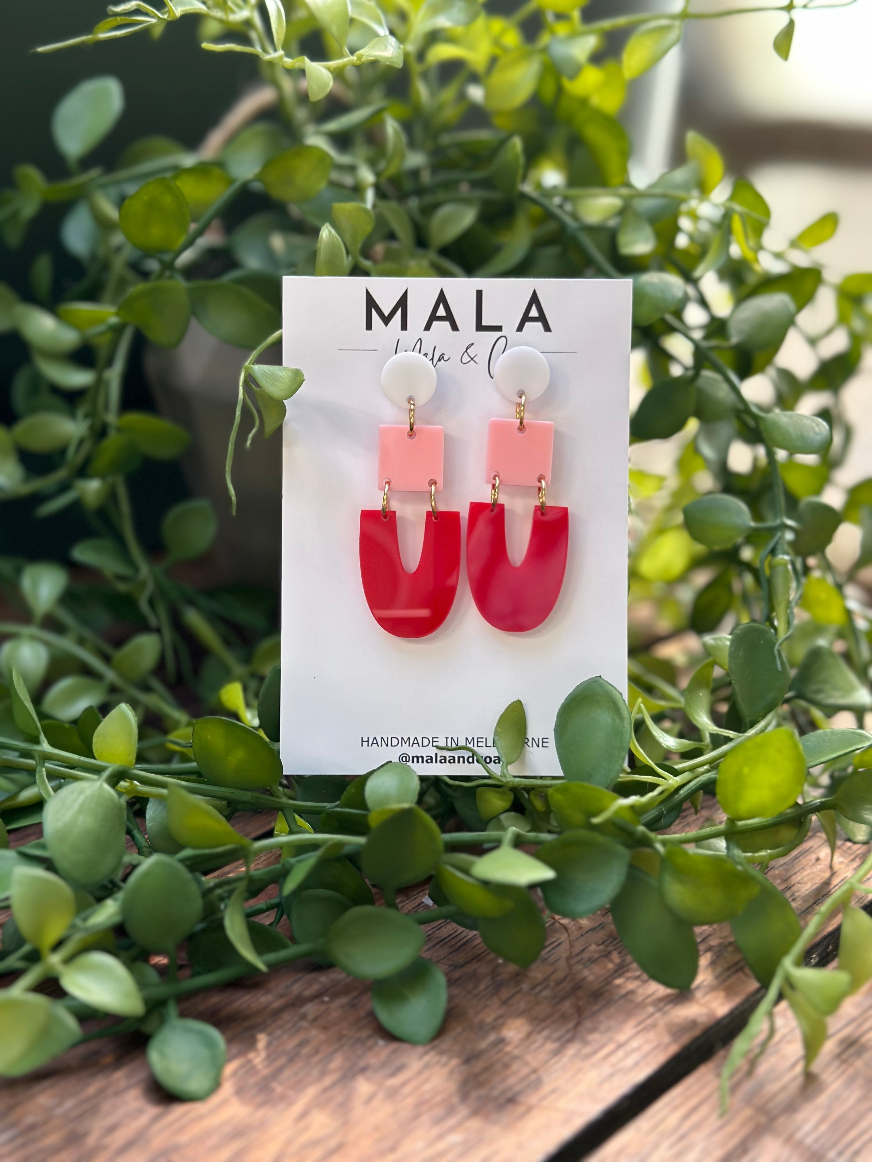 Mia Dangles