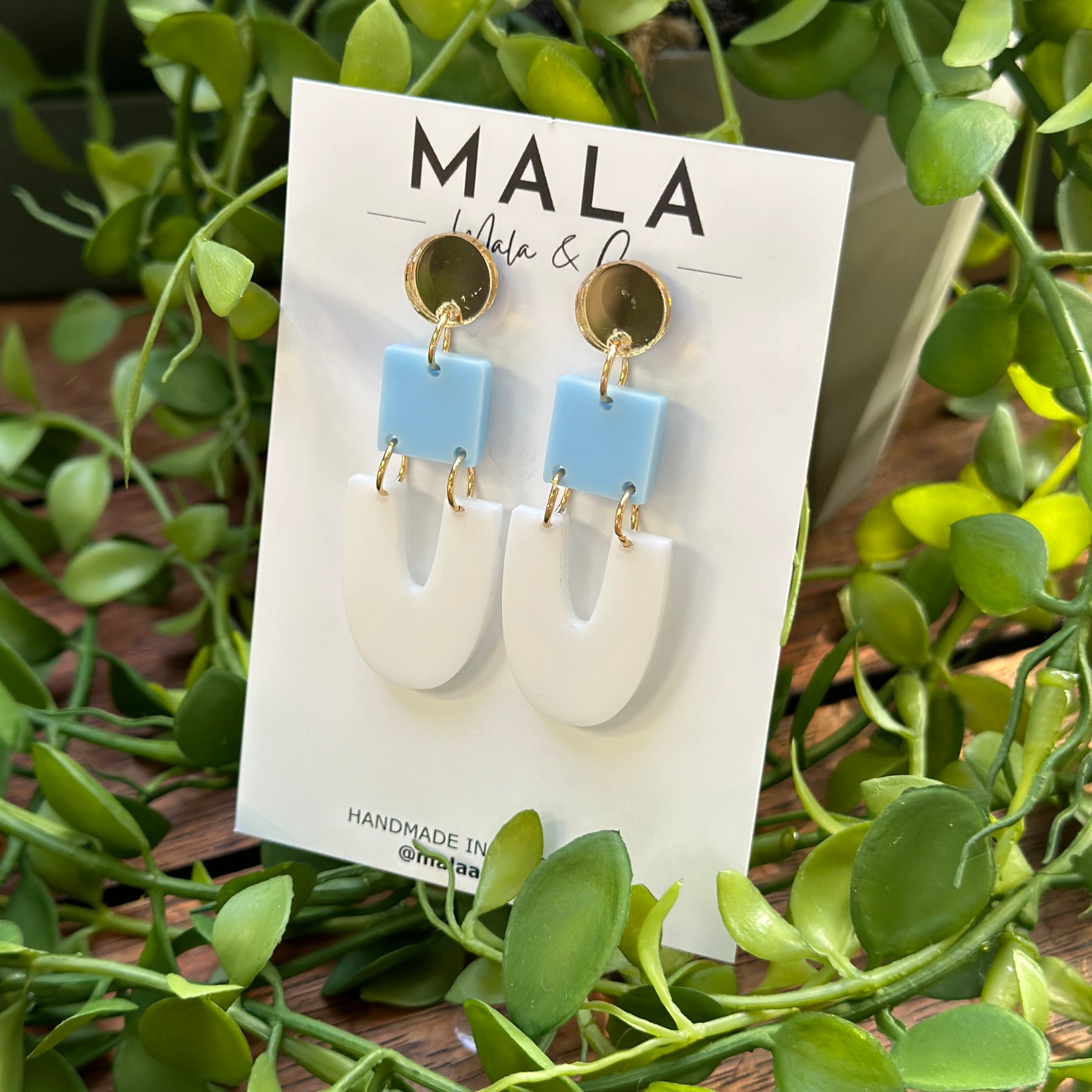Mia Dangles