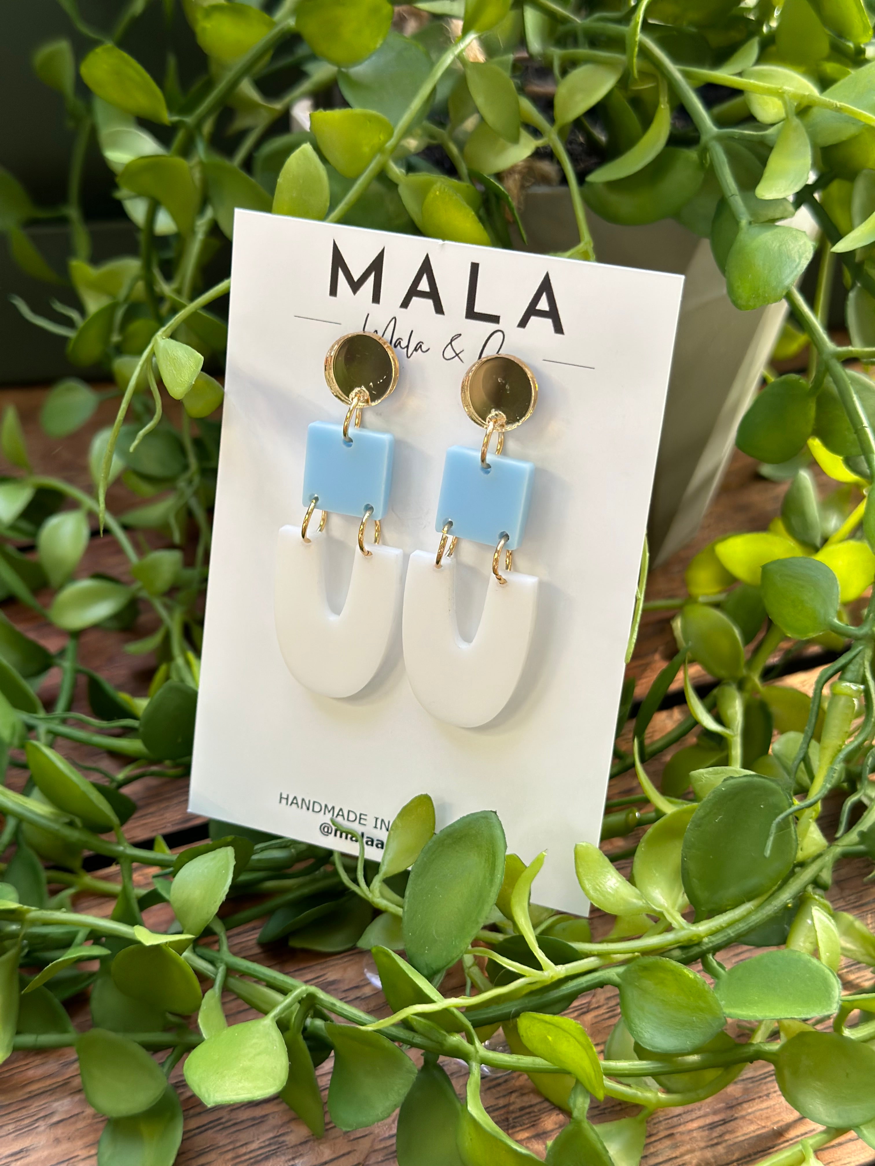 Mia Dangles