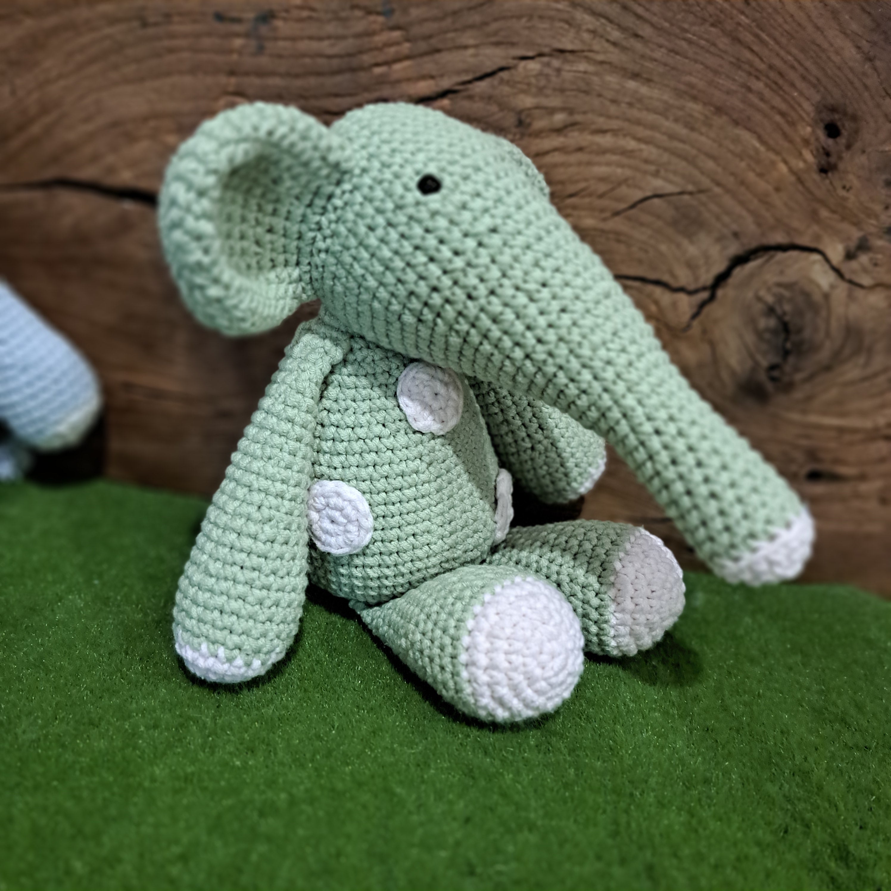 Crochet sweet little elephants with spots