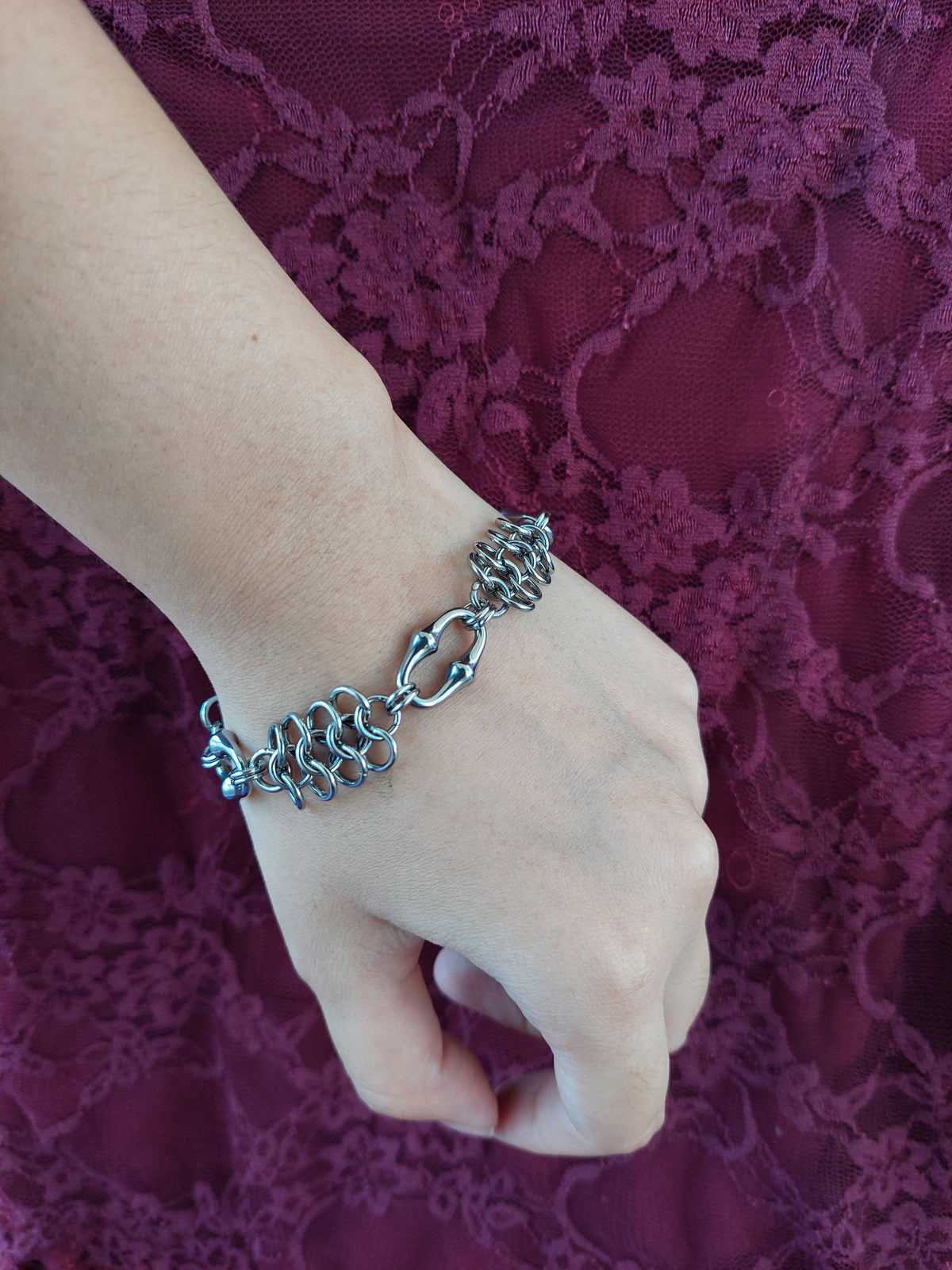 Chainmaille bracelet with chain connectors