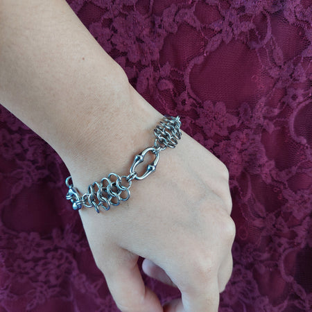 Chainmaille bracelet with chain connectors