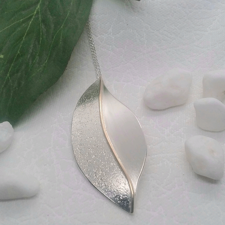 Sterling silver leaf style pendant