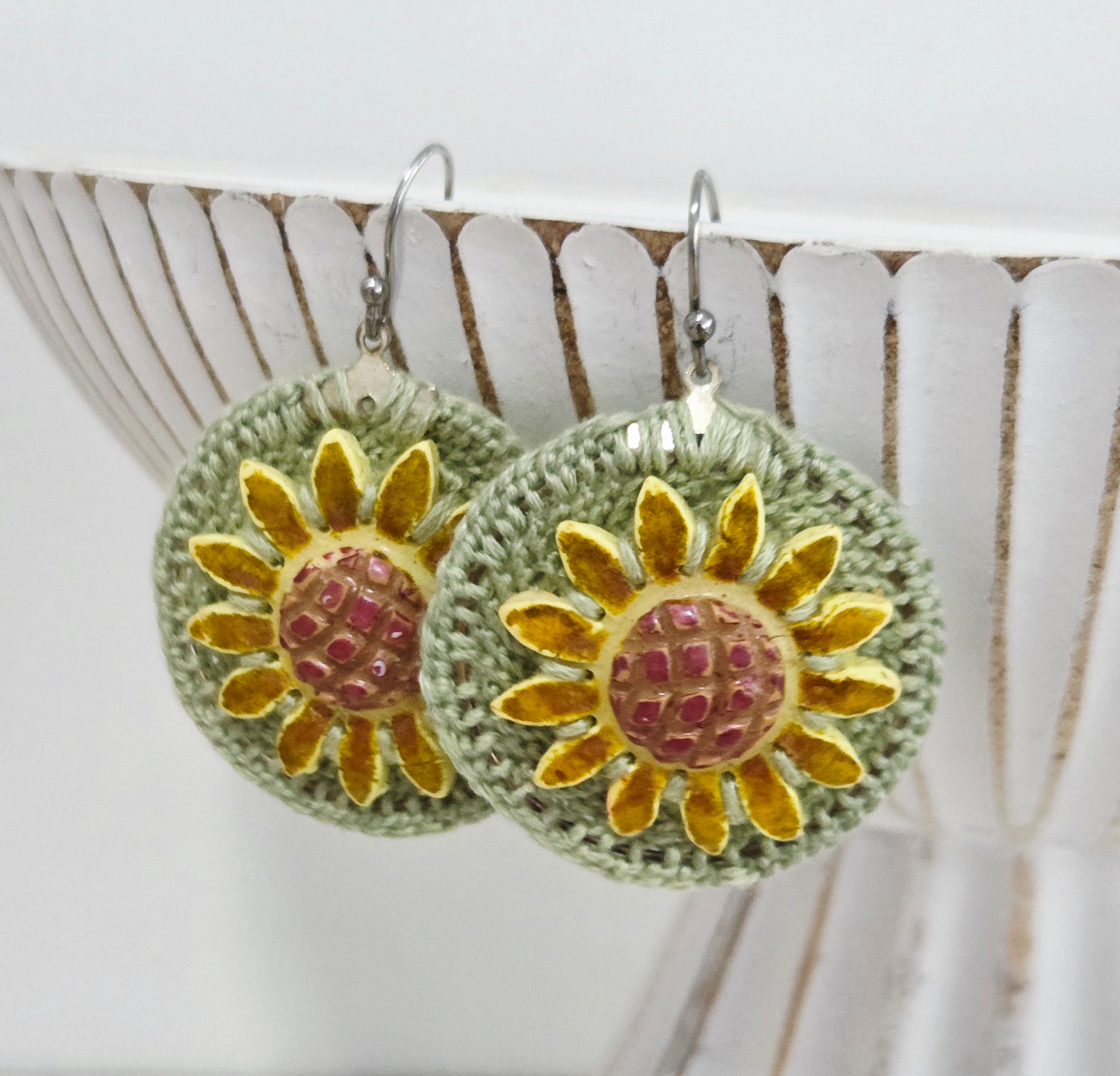 Sunny Daisy Drop Earrings