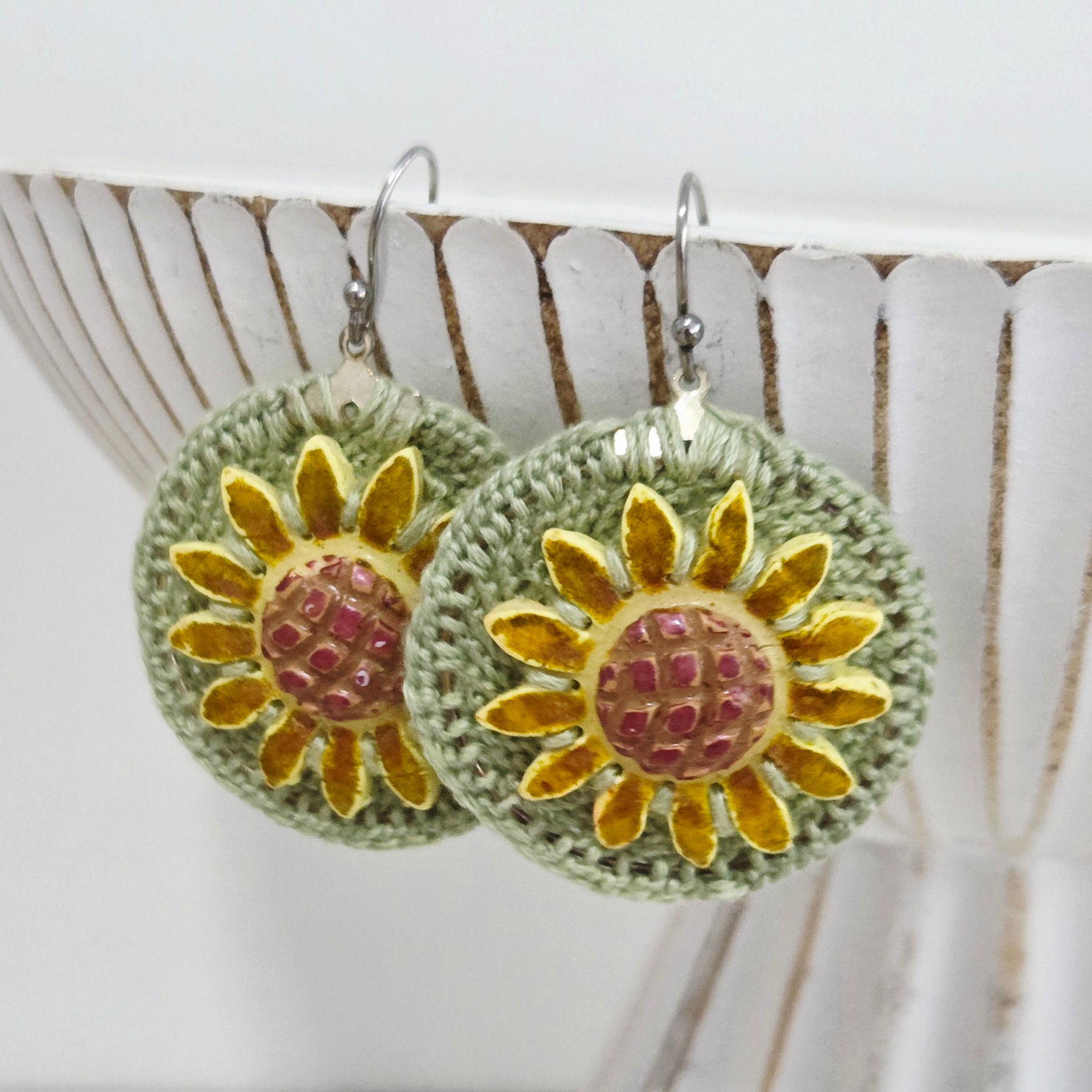 Sunny Daisy Drop Earrings