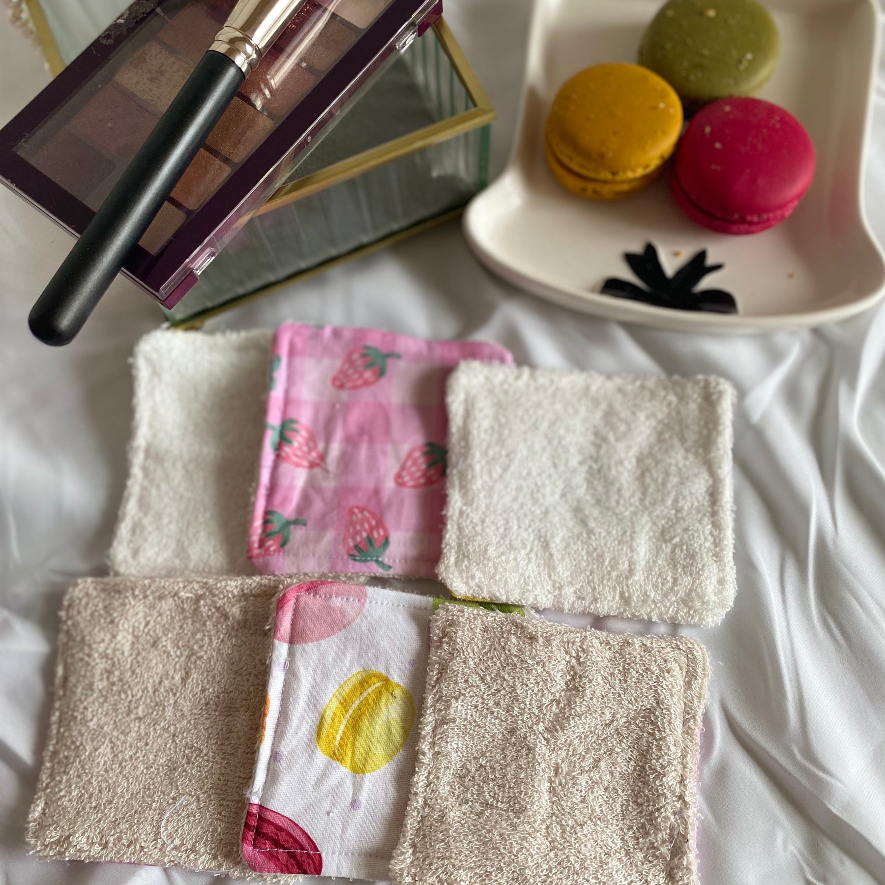 🍓 Foodie-Inspired Makeup Brush Roll & Reusable Makeup Pad Set