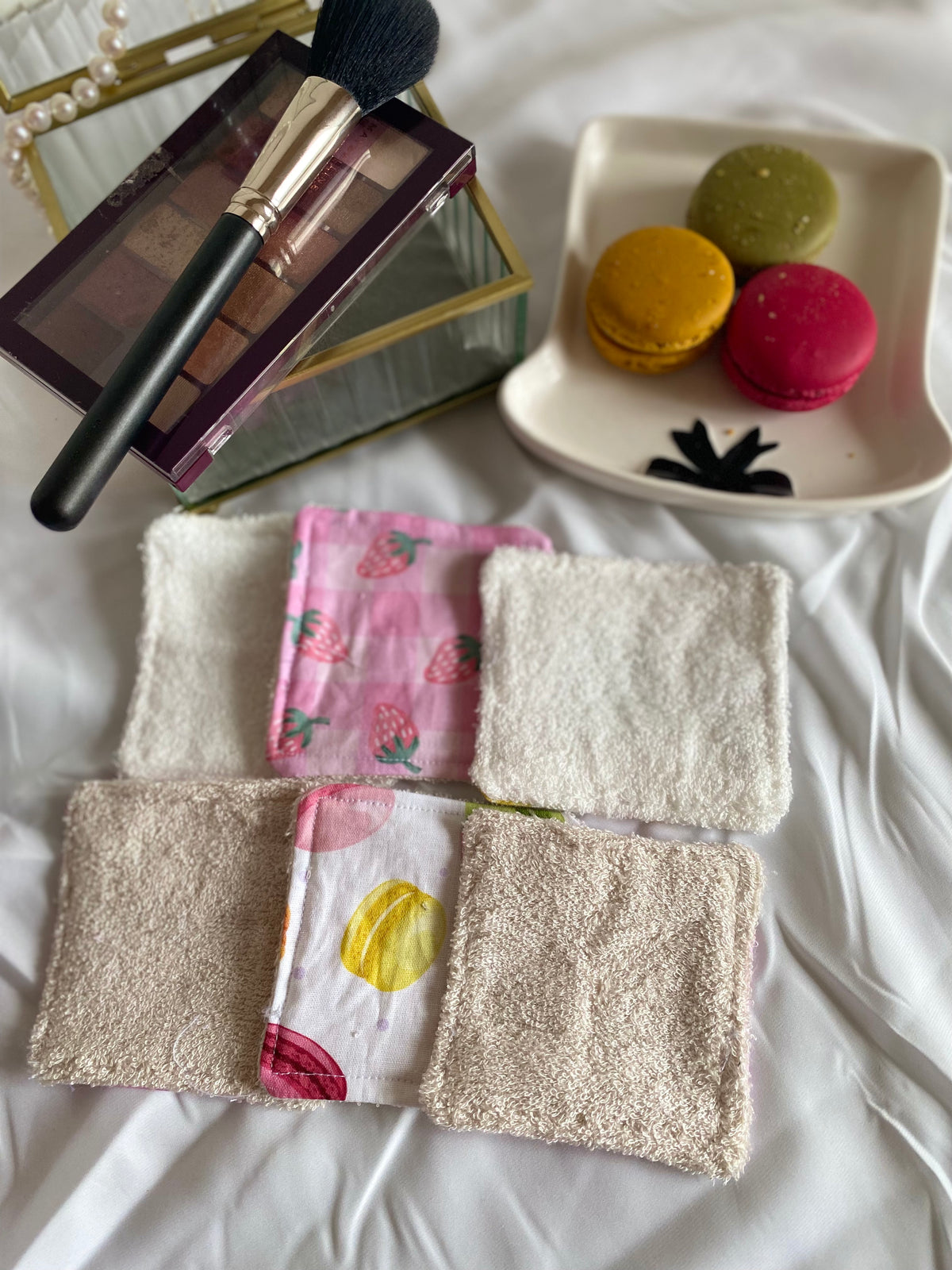 🍓 Foodie-Inspired Makeup Brush Roll & Reusable Makeup Pad Set