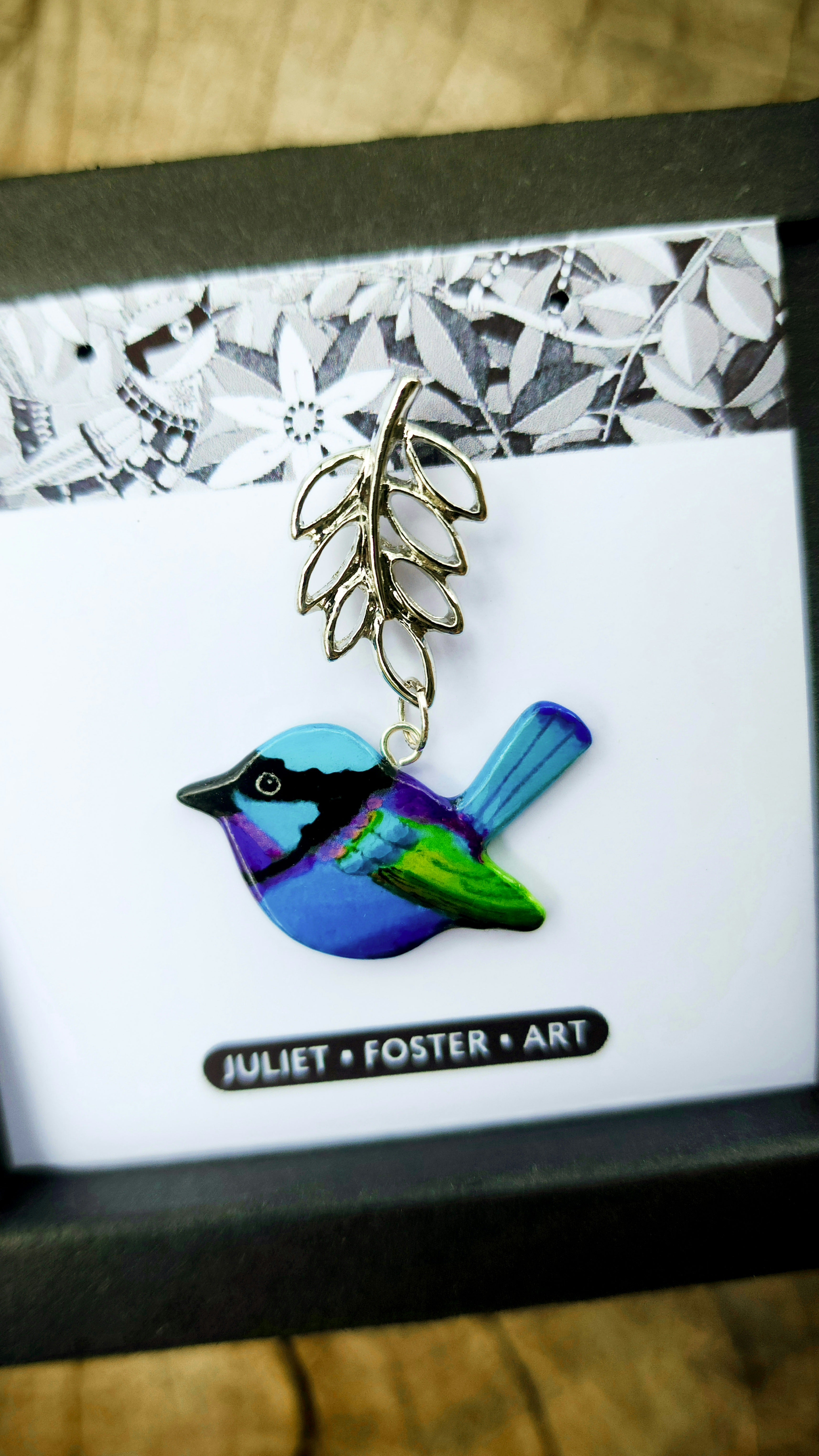 Fairy-wren bird brooch handpainted, handcarved