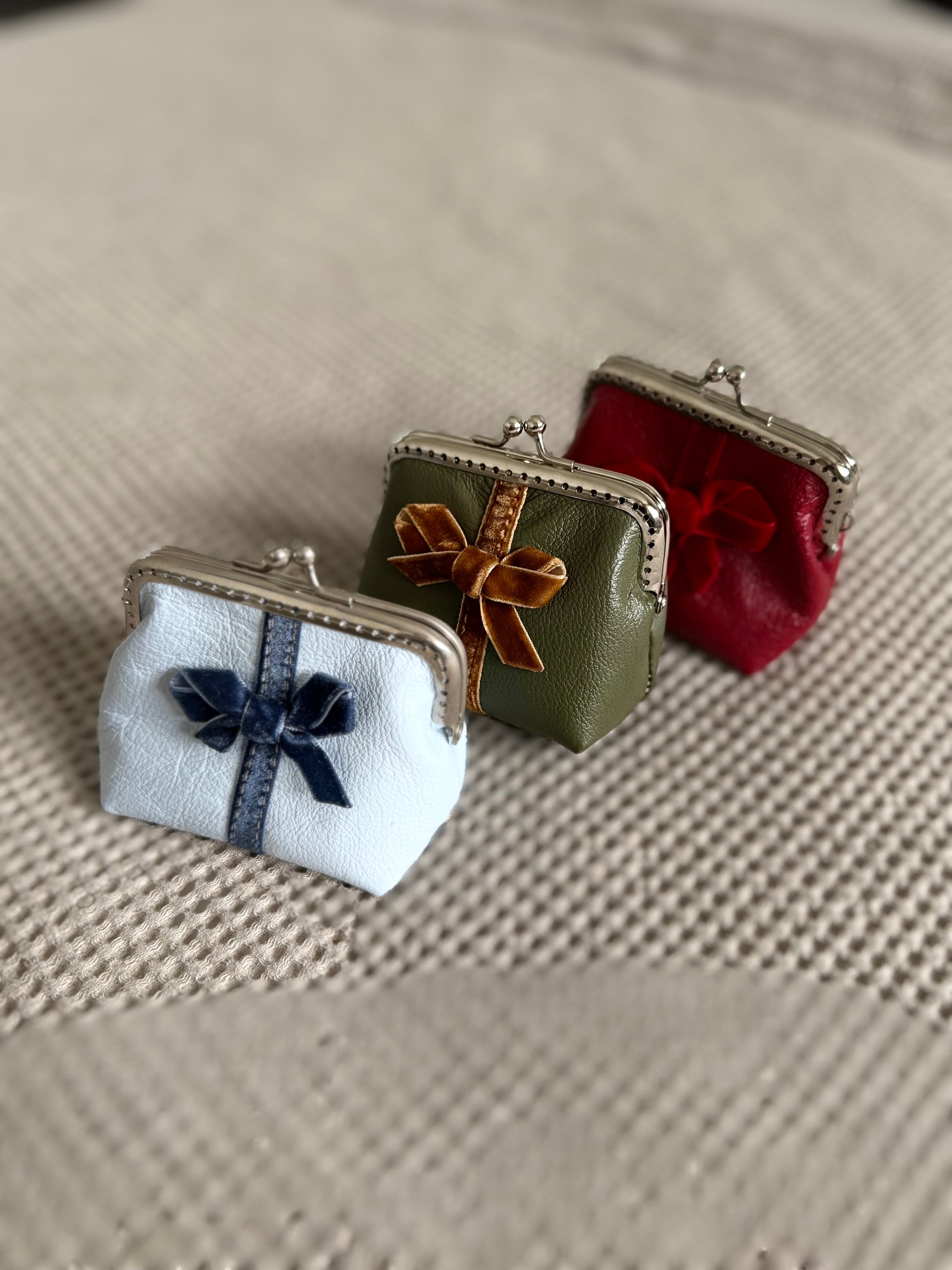 Coin purse with bow accent