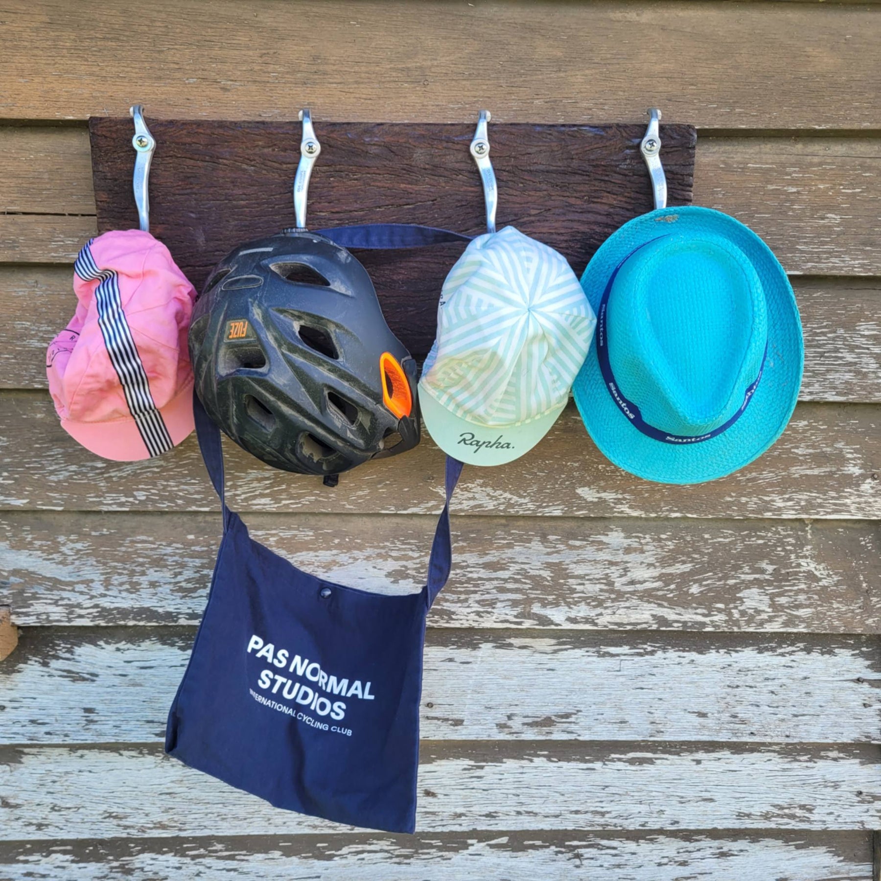 4 hook custom wall mounted recycled coat Hat hanger