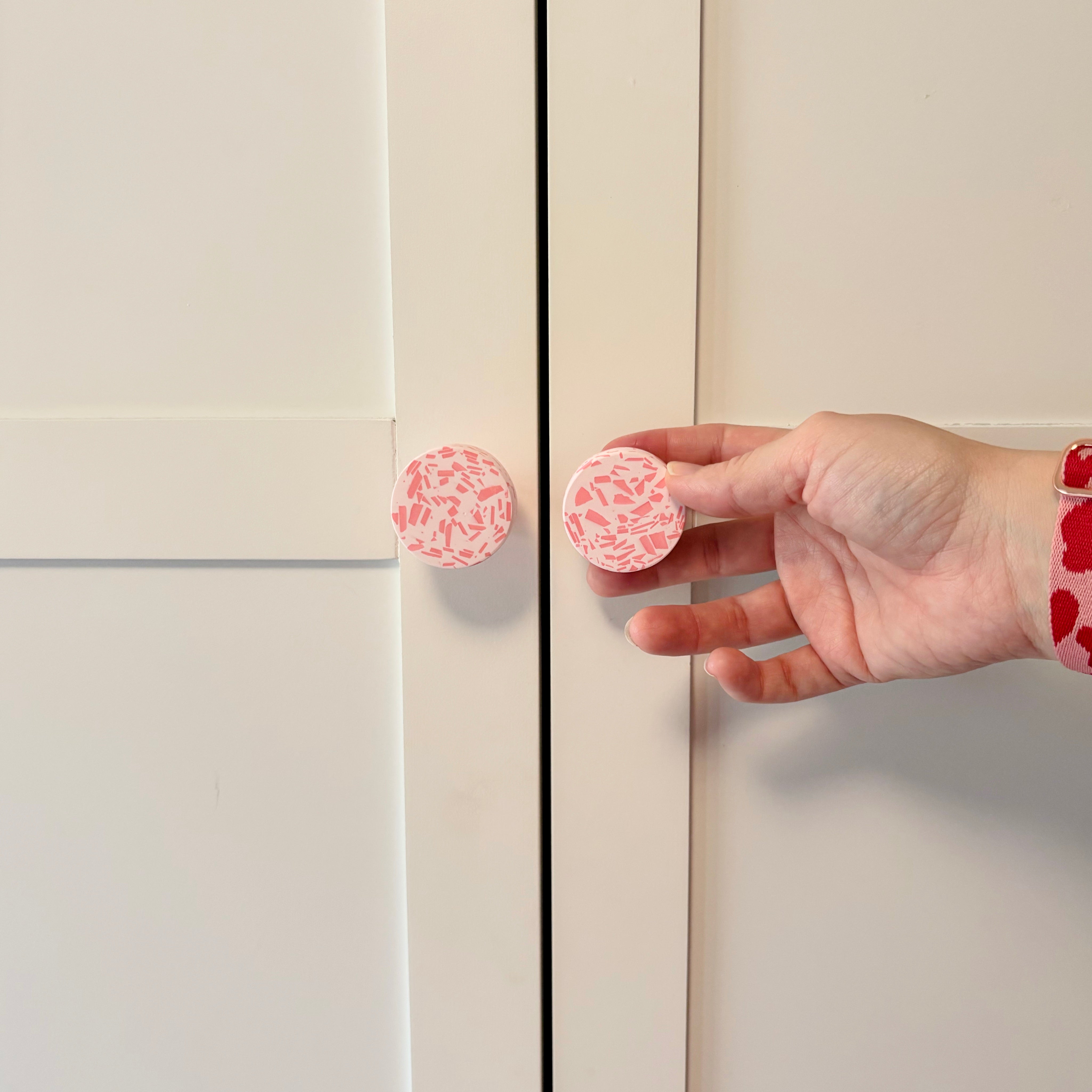 Double pink terrazzo knobs
