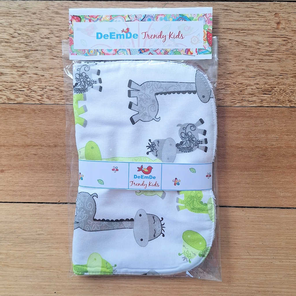 Large Size Giraffe Bib & Wash Cloth Set