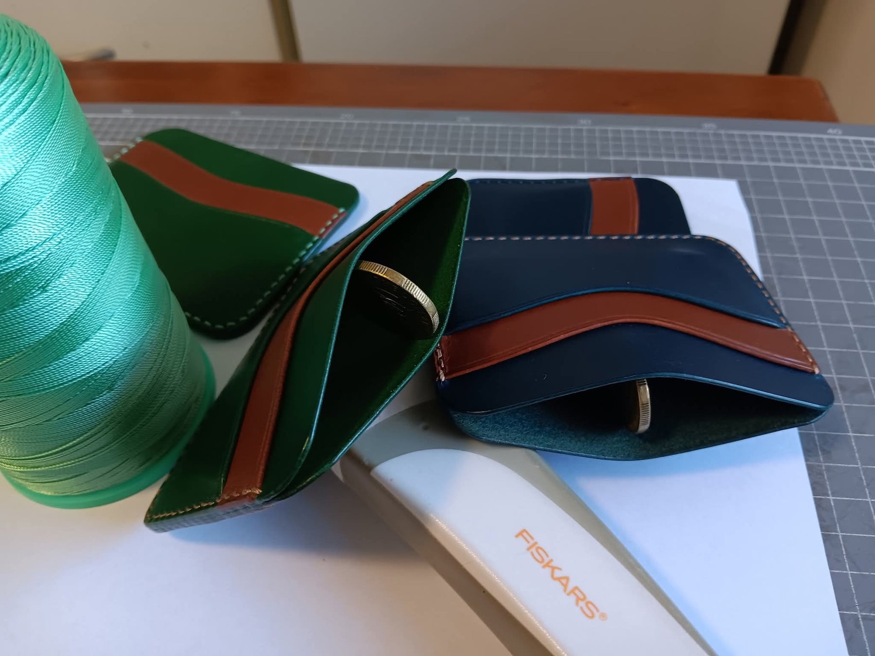 Minimalist Card Holder - Green/Chestnut